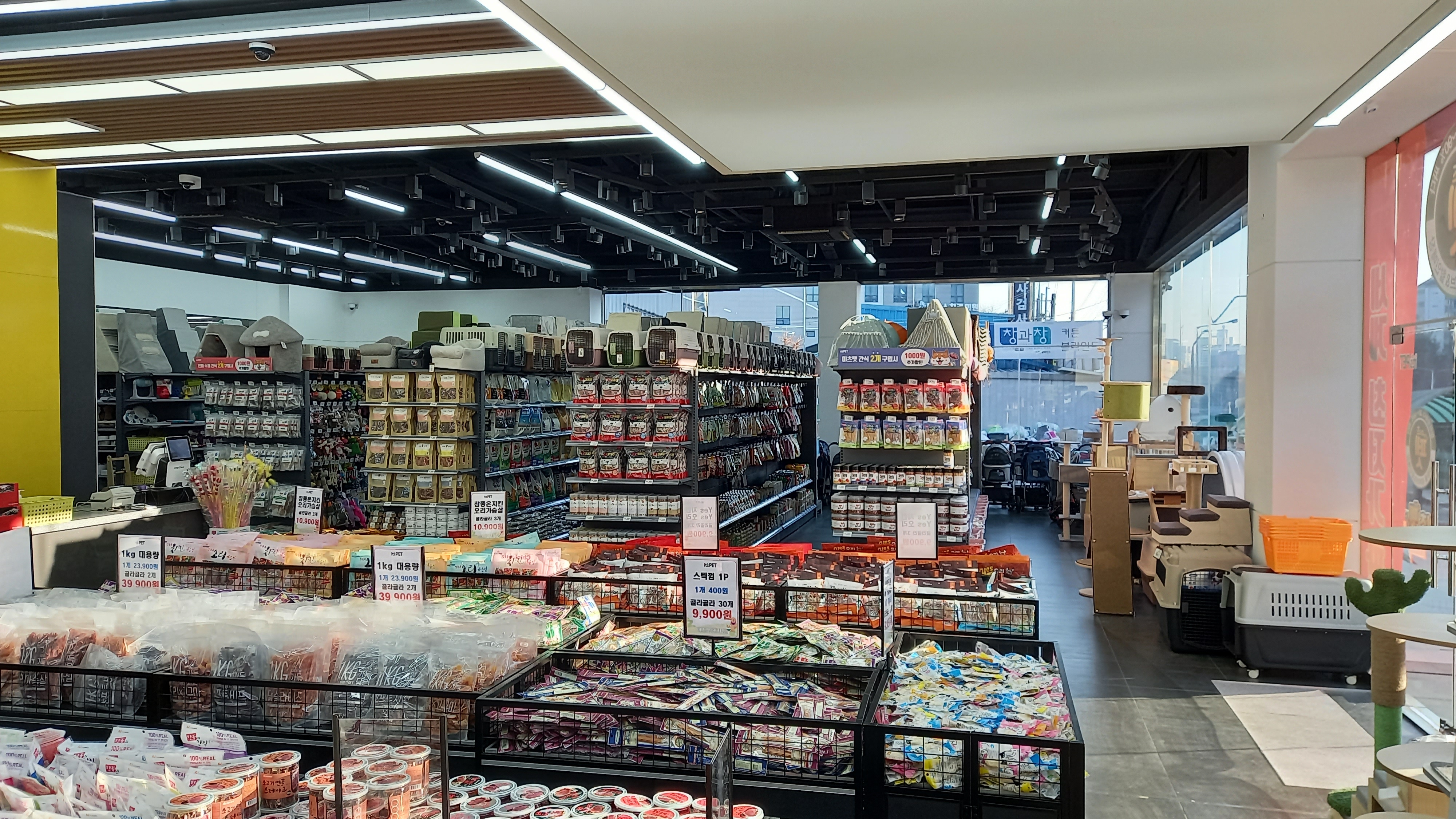 365펫 대표 이미지 - 다양한 반려용품이 가득한 매장