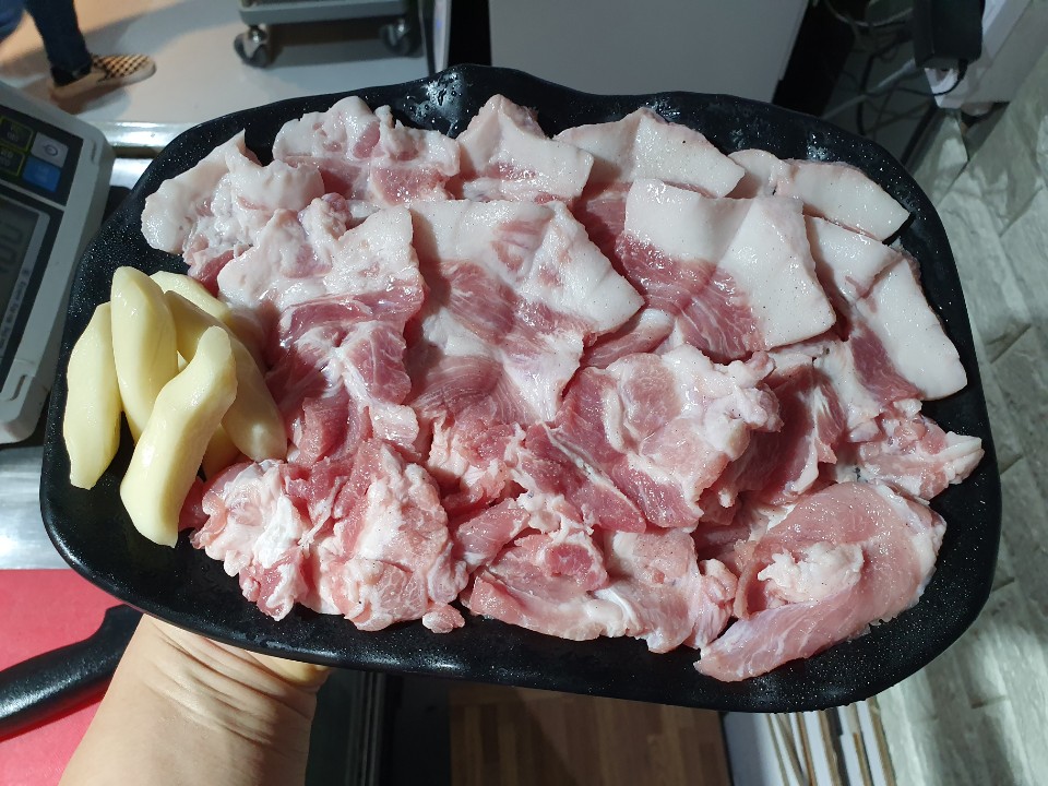 한돈참숯꼬기 인동점