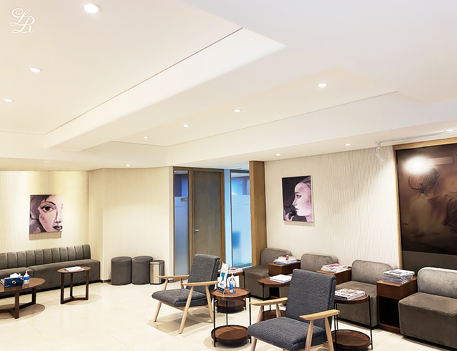 라리성형외과 대표 이미지