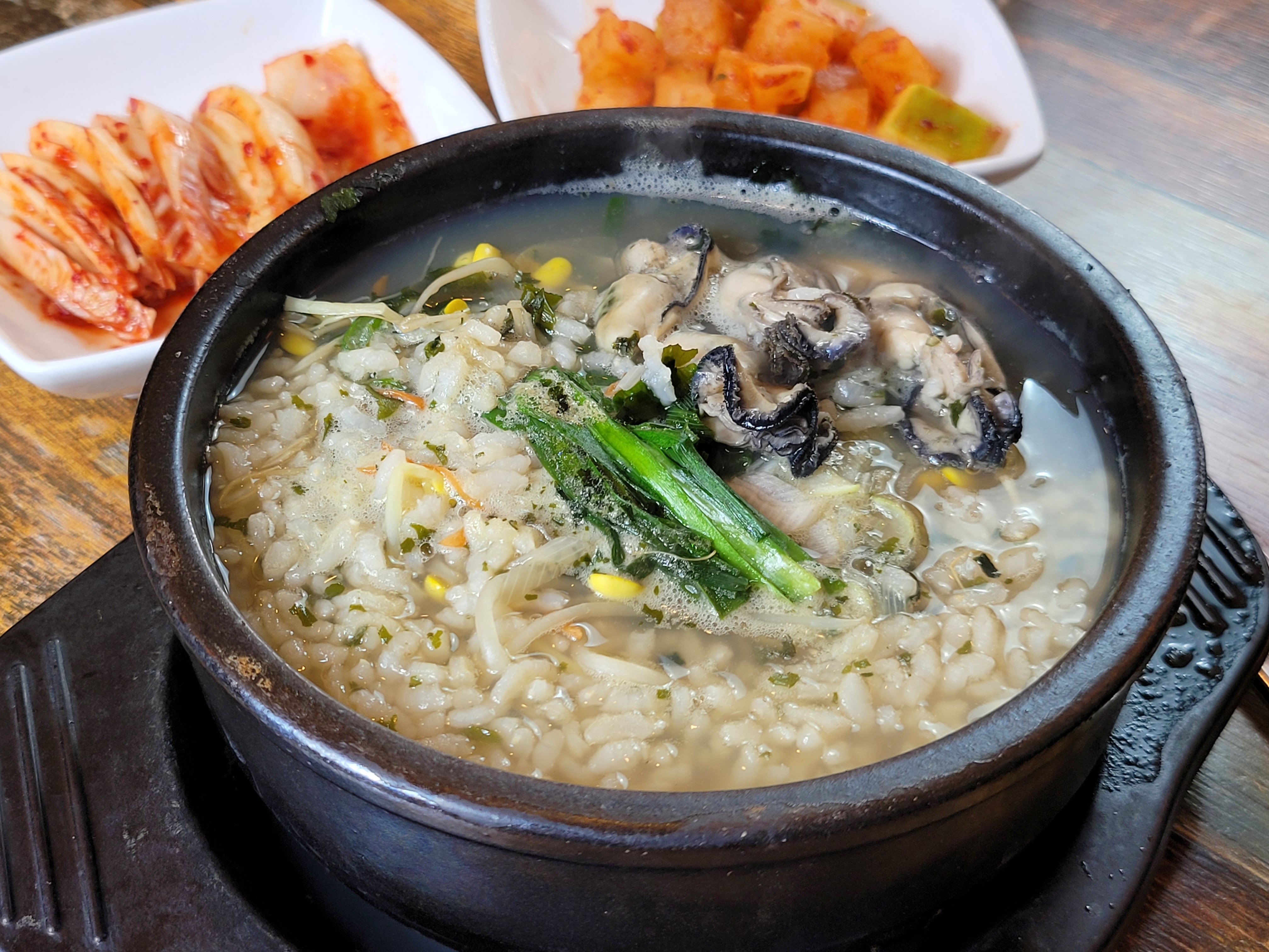 장비빔국수와 굴국밥 보쌈 수원본점