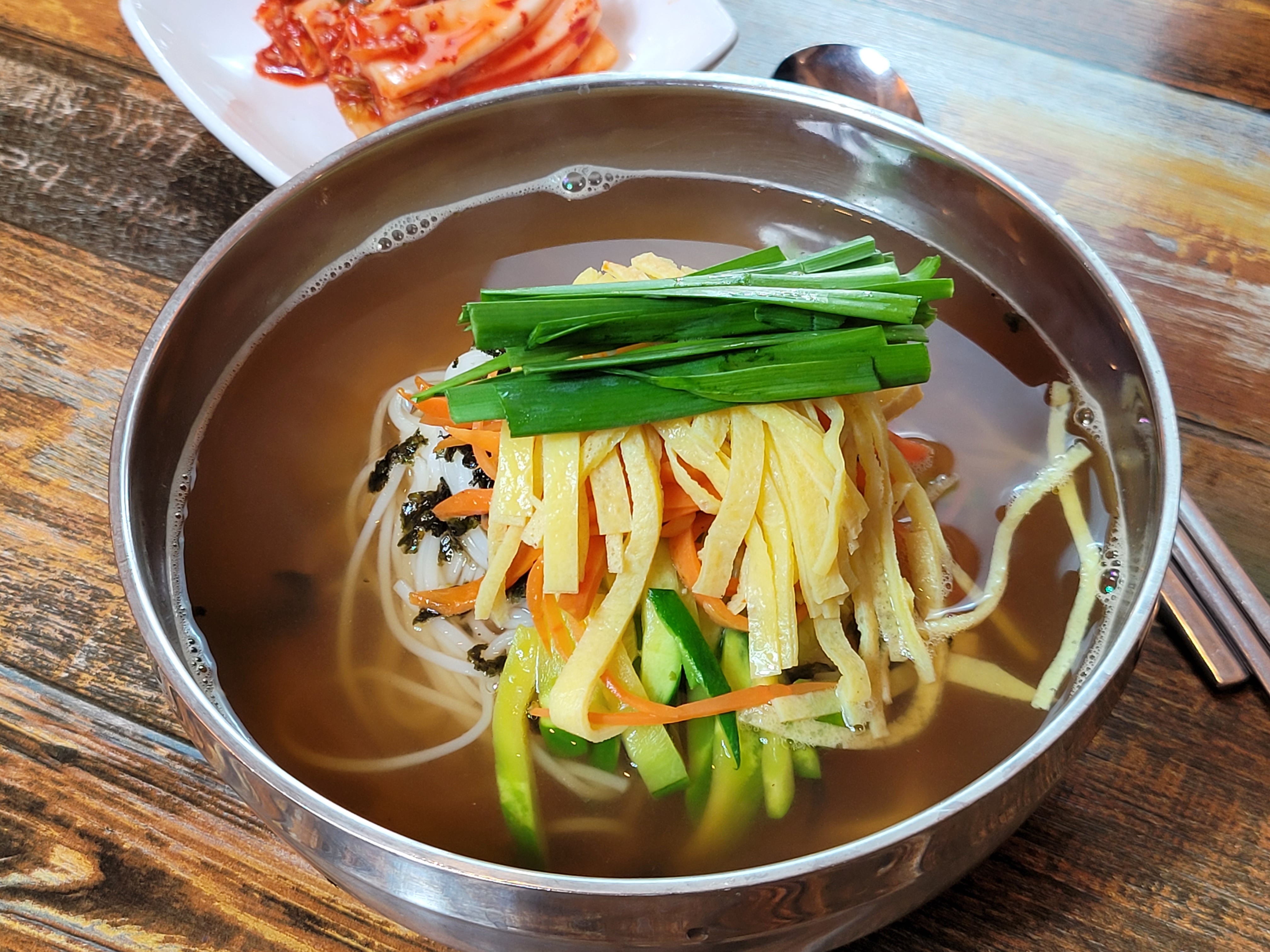장비빔국수와 굴국밥 보쌈 수원본점