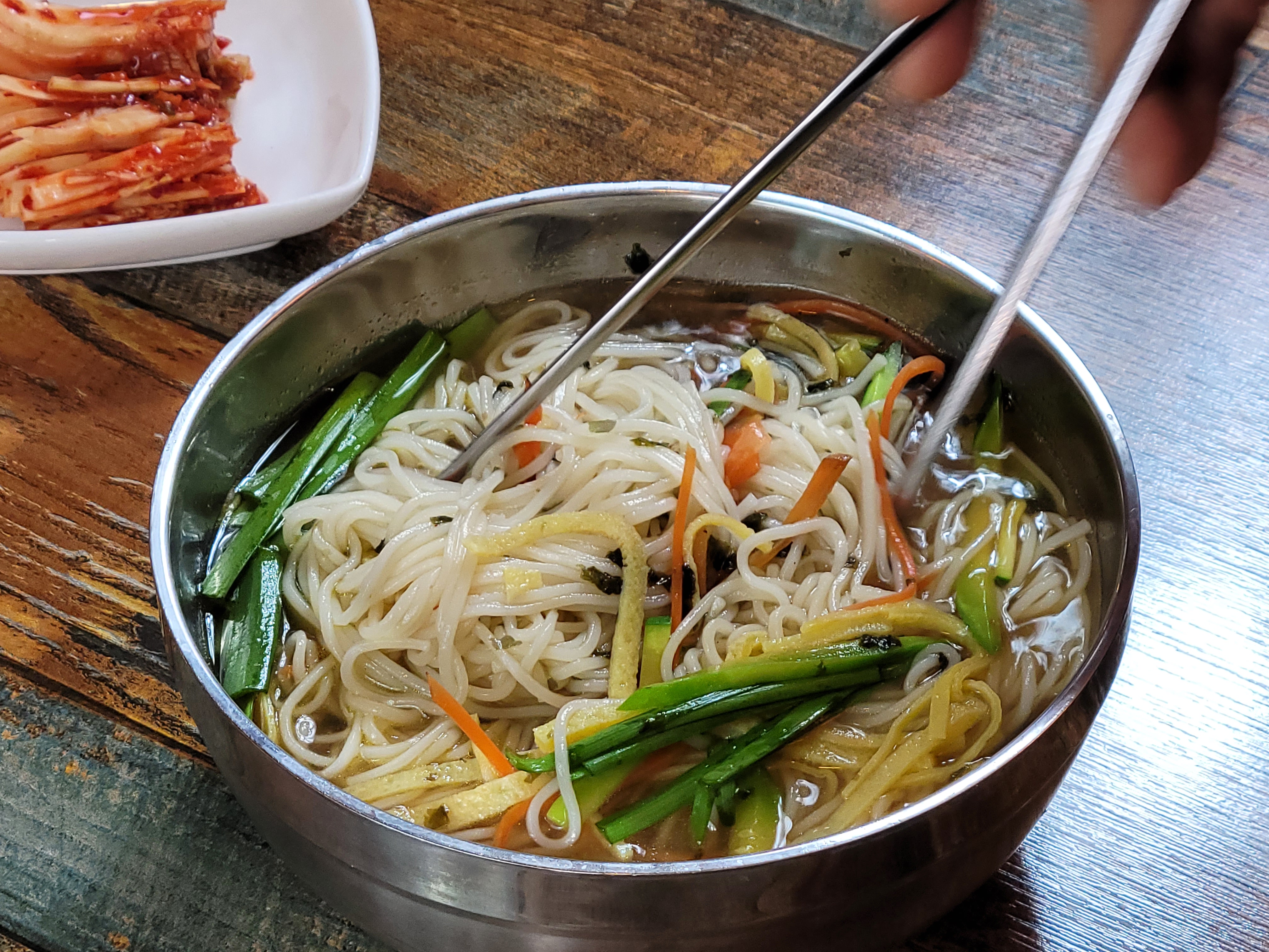 장비빔국수와 굴국밥 보쌈 수원본점