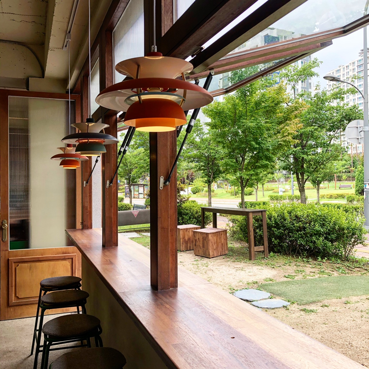 리띵로스터스 반려동물 동반 애견카페