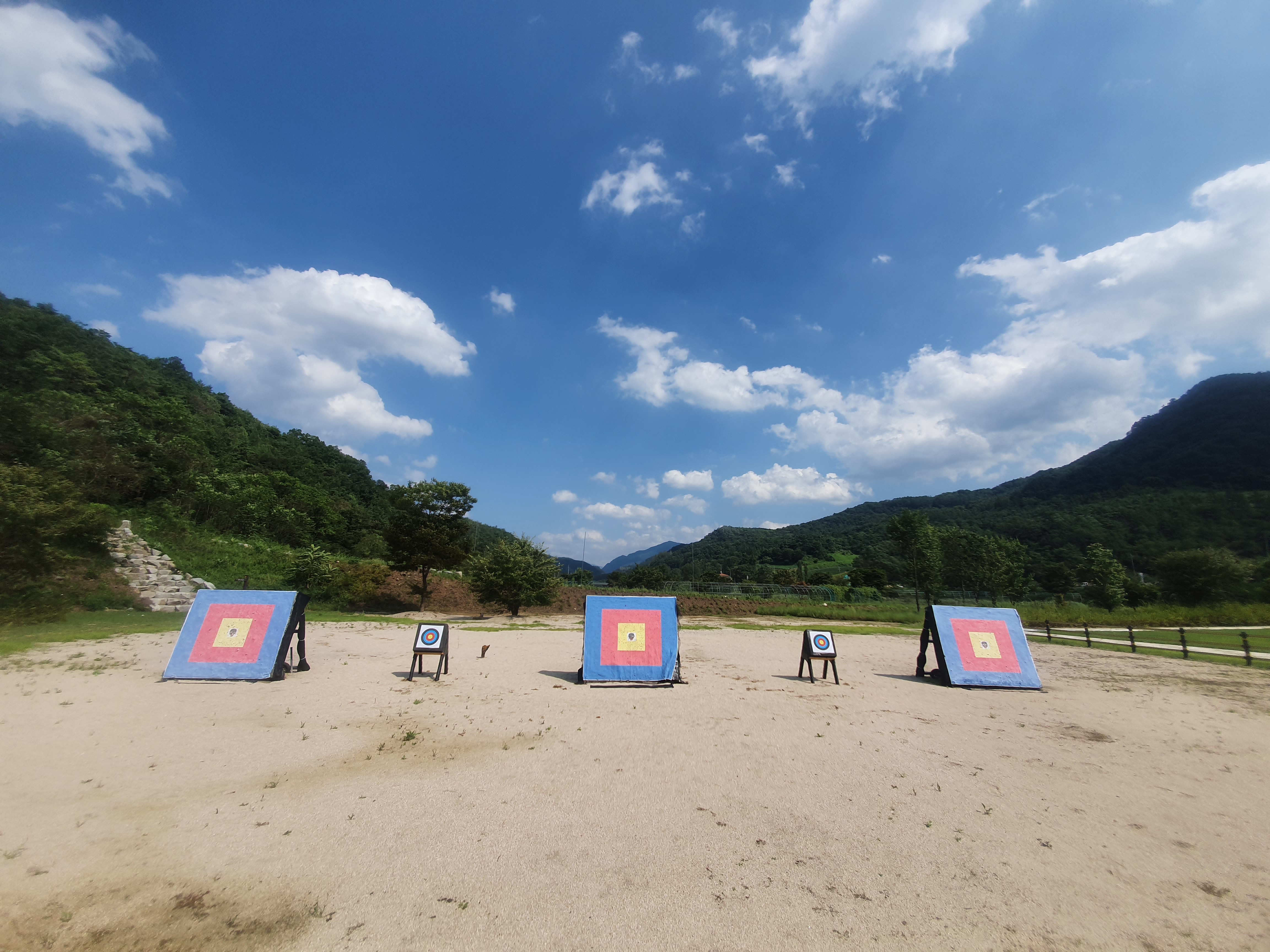 측백숲으로