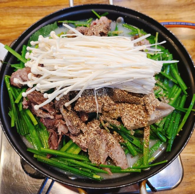 약산골 흑염소탕