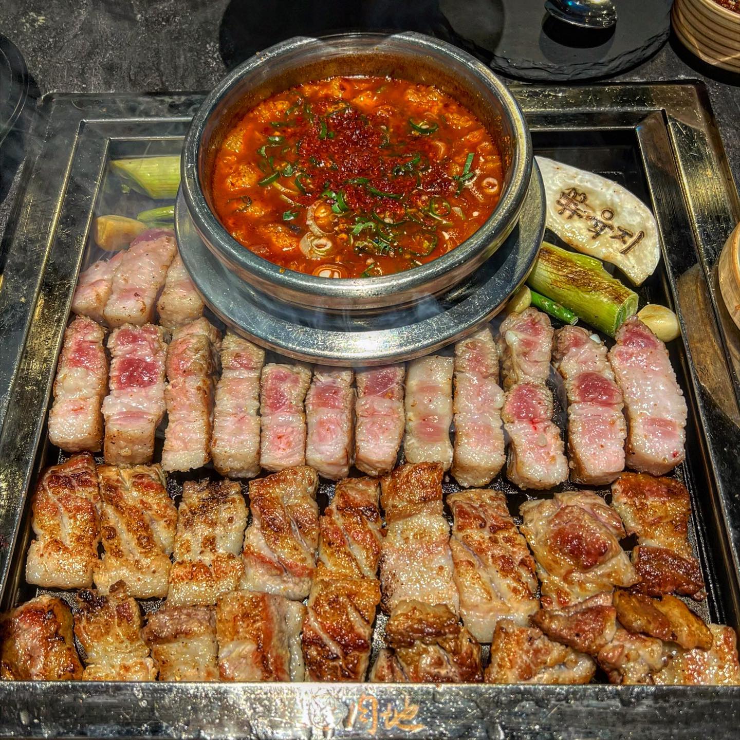 홍대 육지 대표 이미지