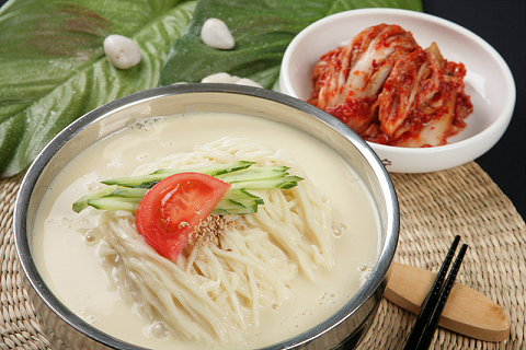 명동칼국수샤브샤브 부천여월점