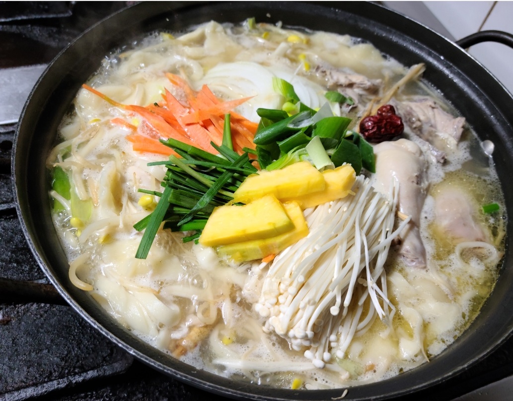 항아리 손 칼국수