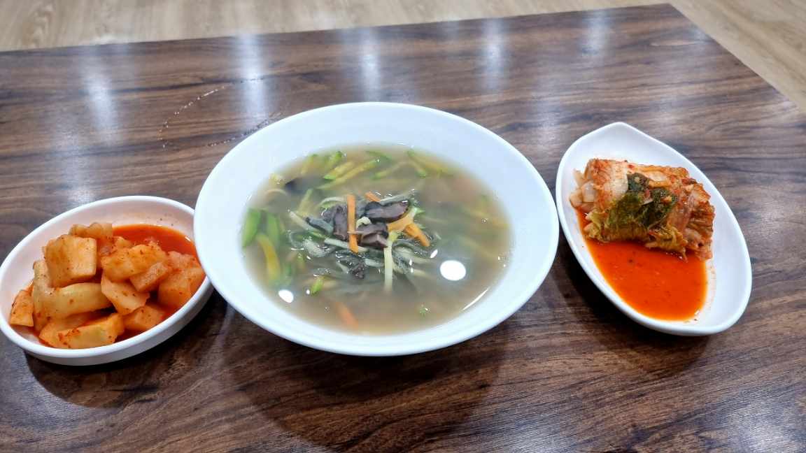 능이칼국수