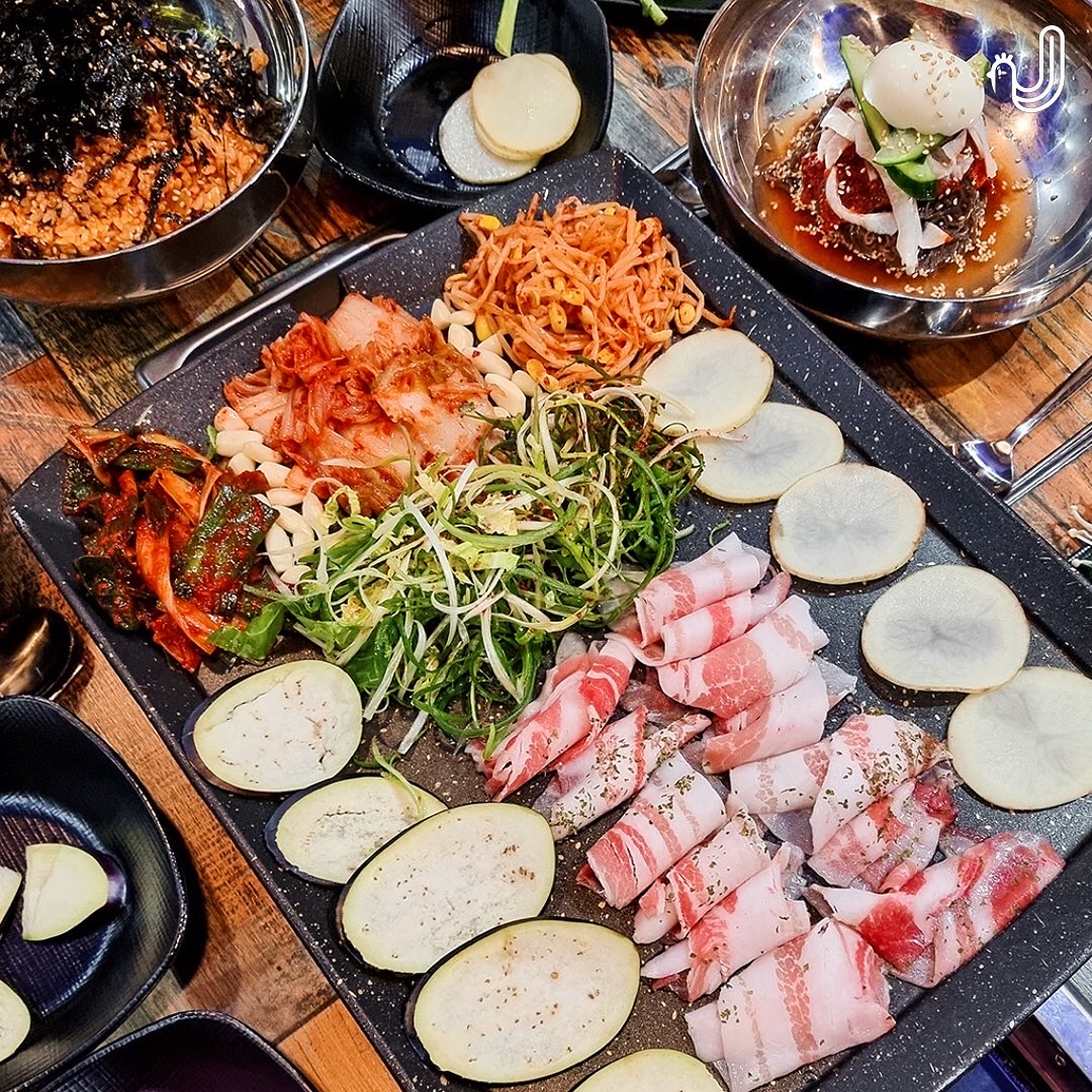가까운 삼겹살식당 전남 여수시 오겹살 돼지껍데기 돼지뒷고기 항정살 통삼겹 한돈 목살 일품대패
