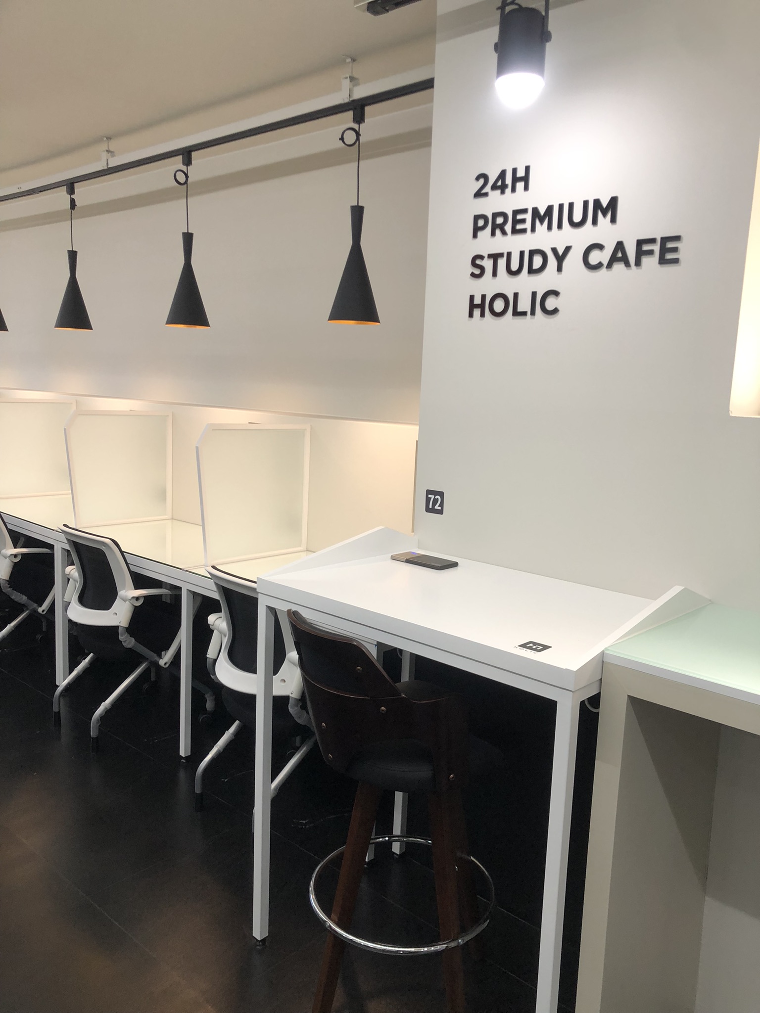 홀릭스터디카페 명서점