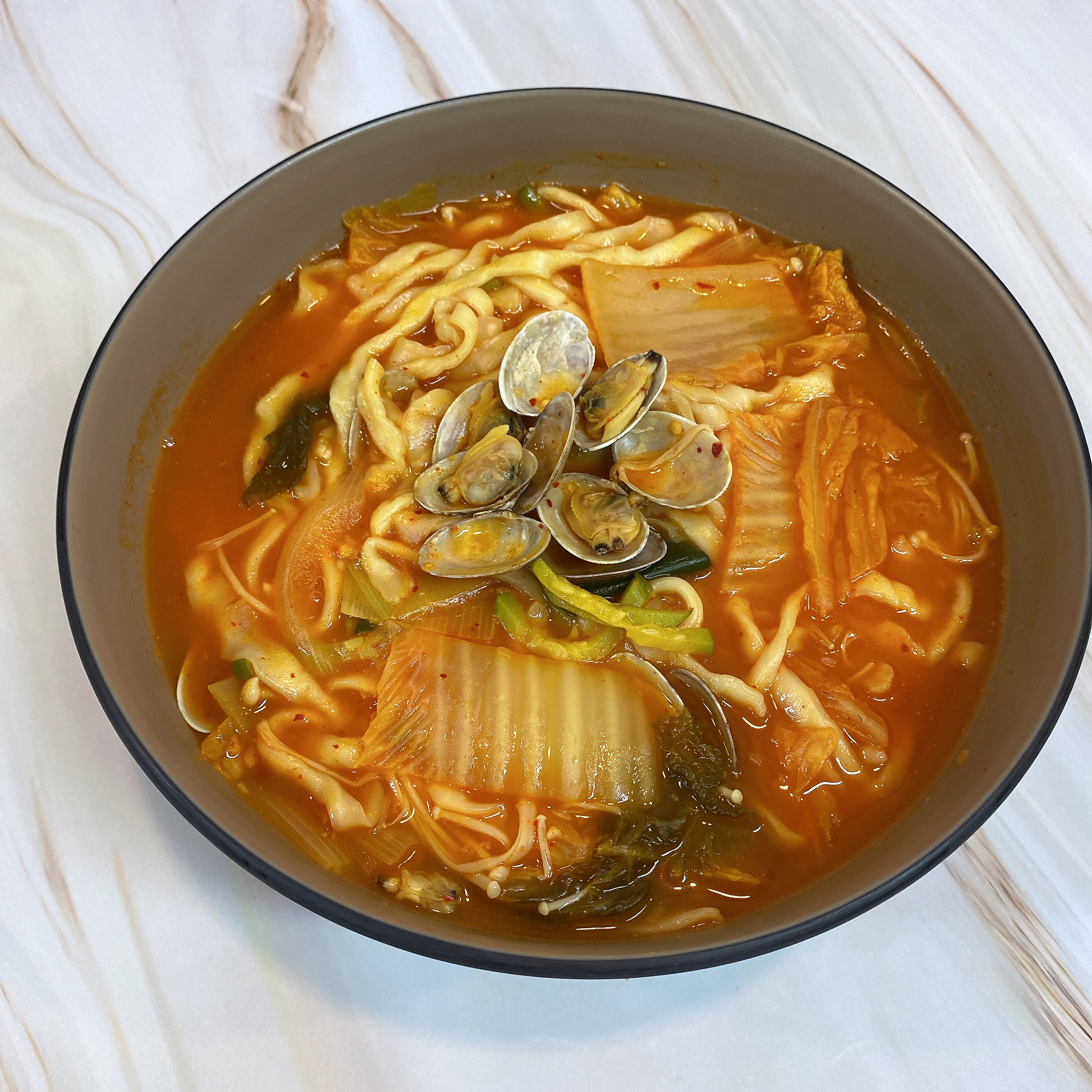 더마싯는칼국수