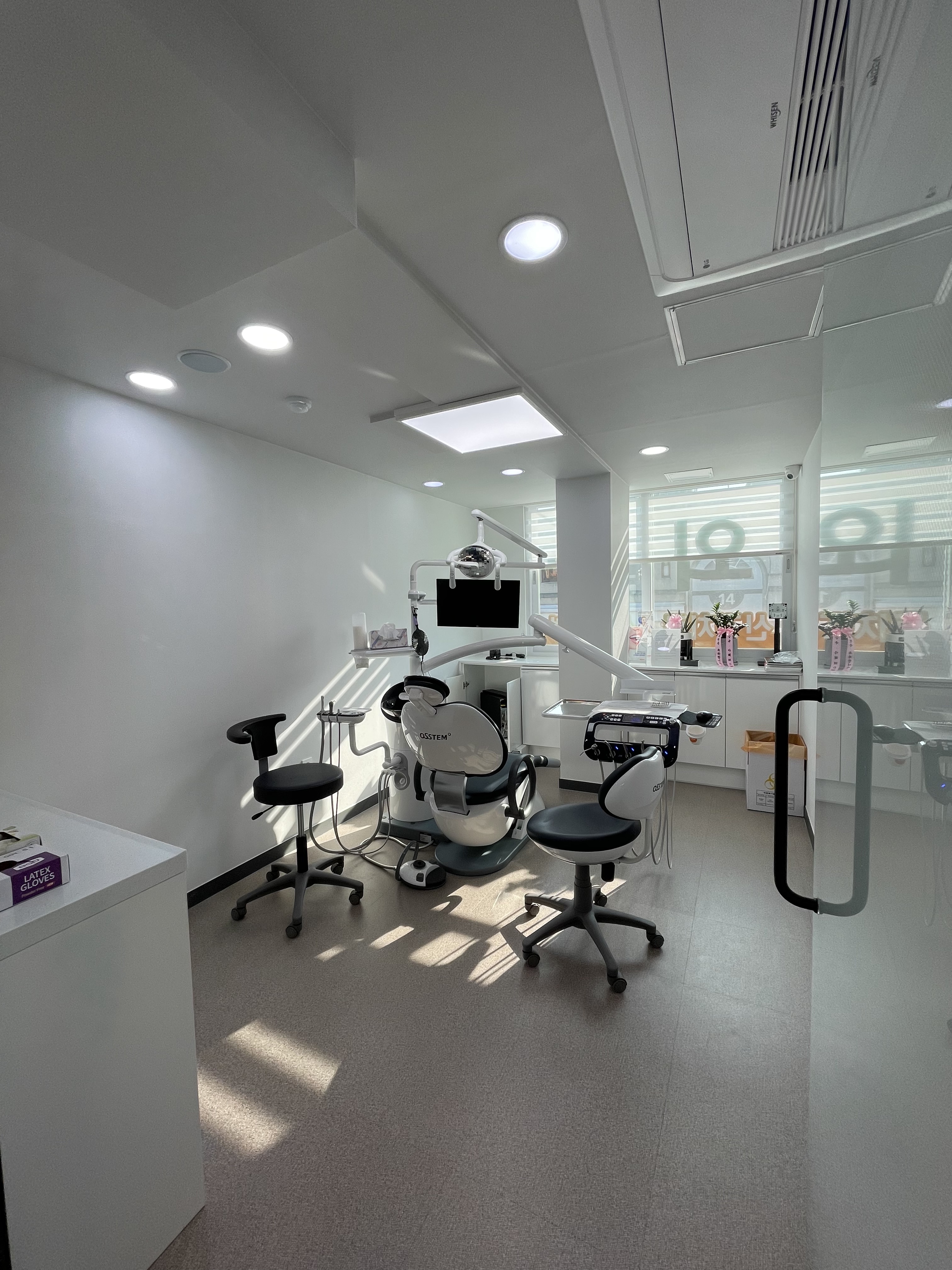 엄윤섭구강악안면외과치과의원 대표 이미지