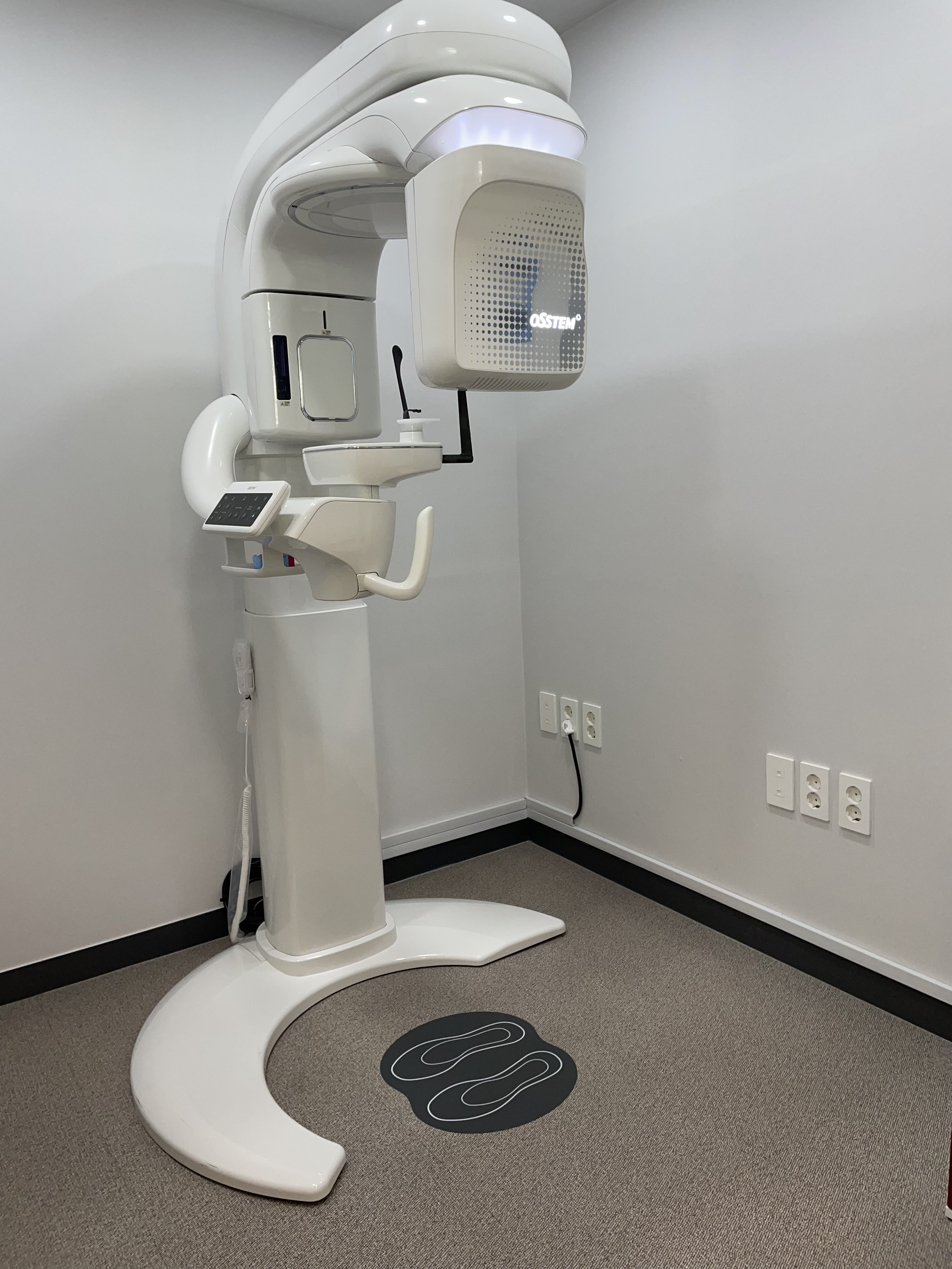 엄윤섭구강악안면외과치과의원 대표 이미지