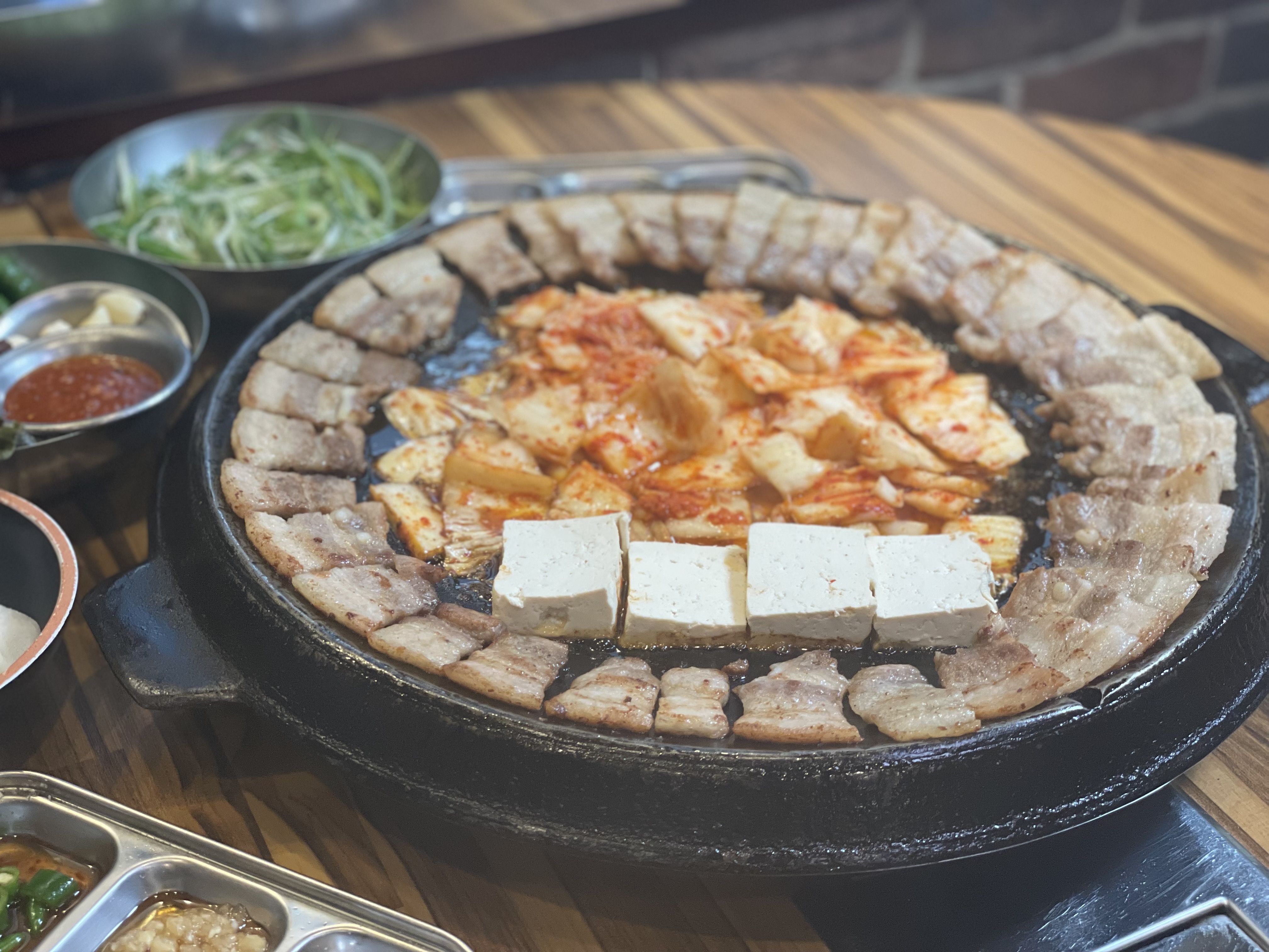 무쇠김치삼겹 마린시티점