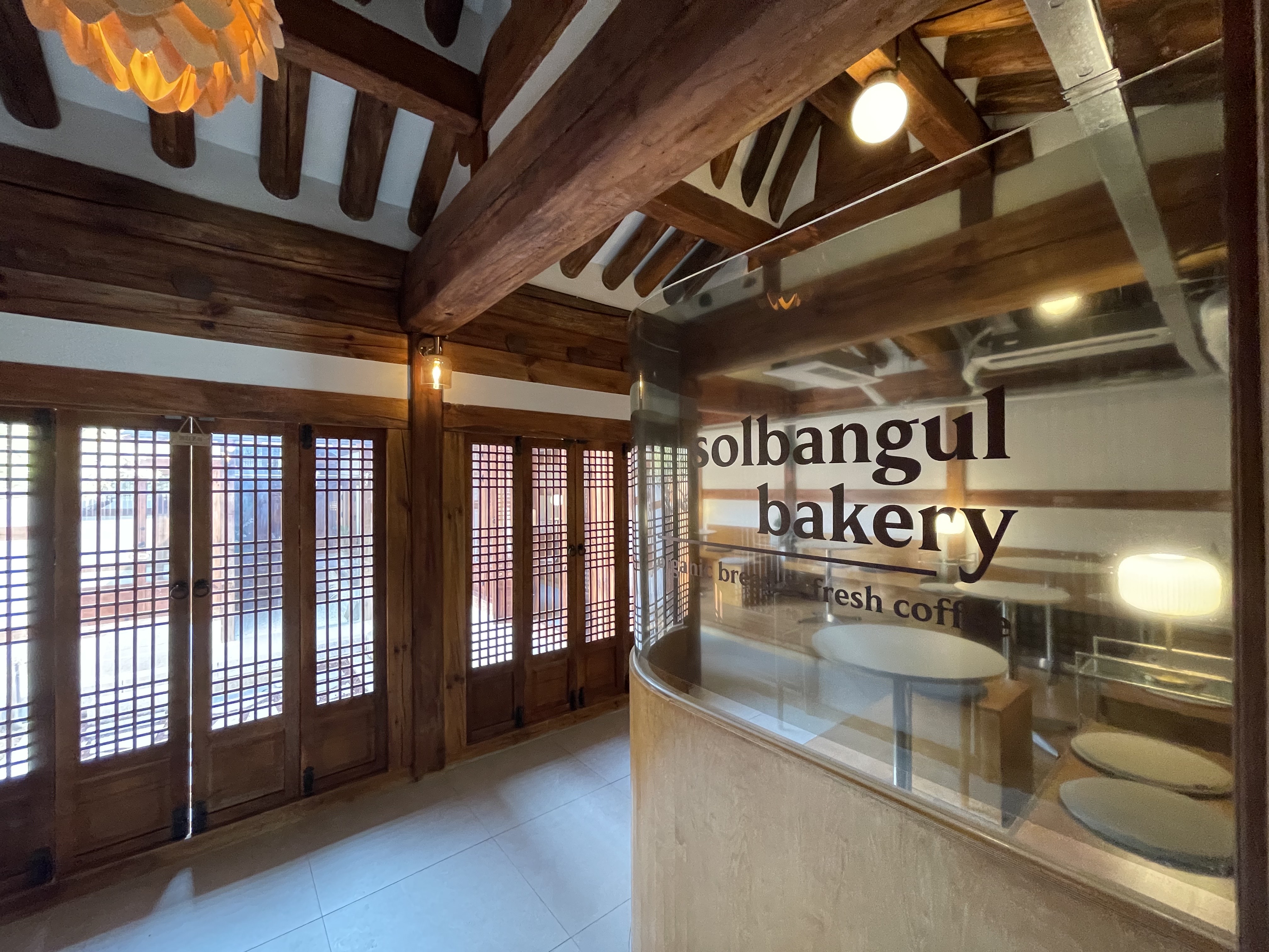 솔방울베이커리 내부 또는 관련 모습