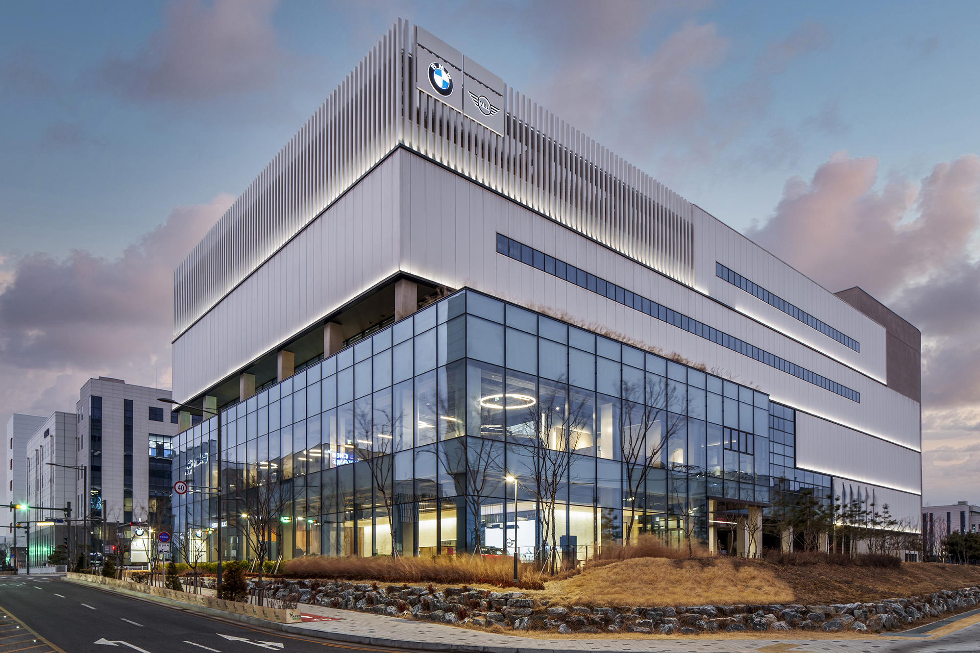 바바리안 모터스 BMW 계양전시장 대표 이미지