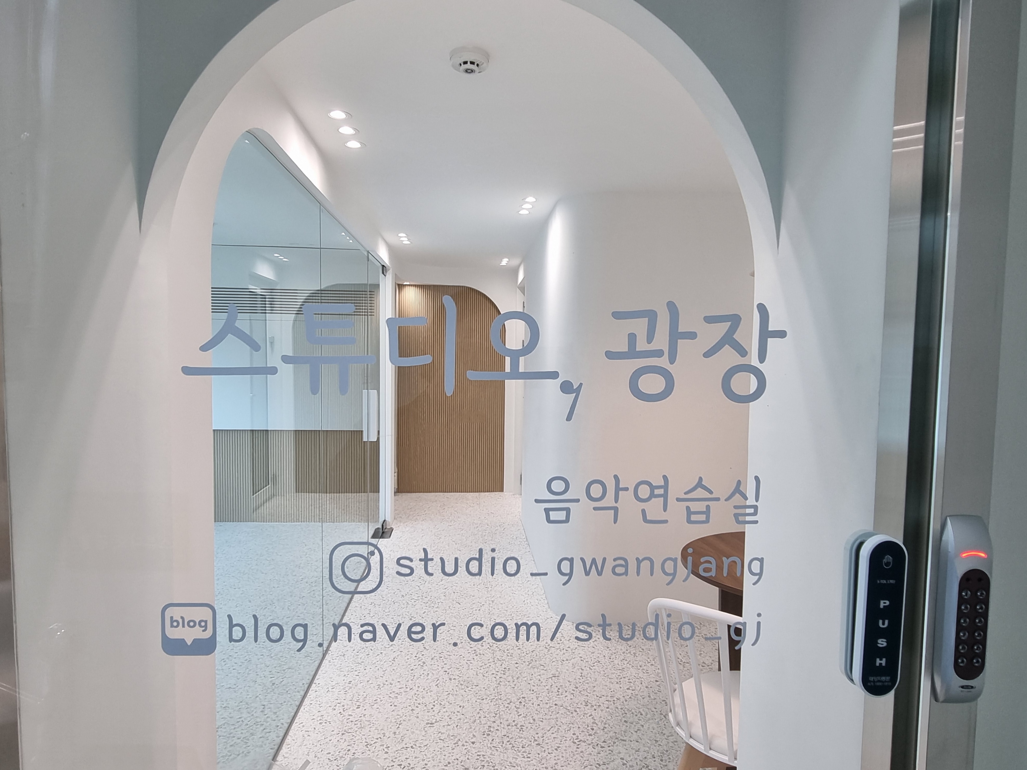 1번째 스튜디오 사진