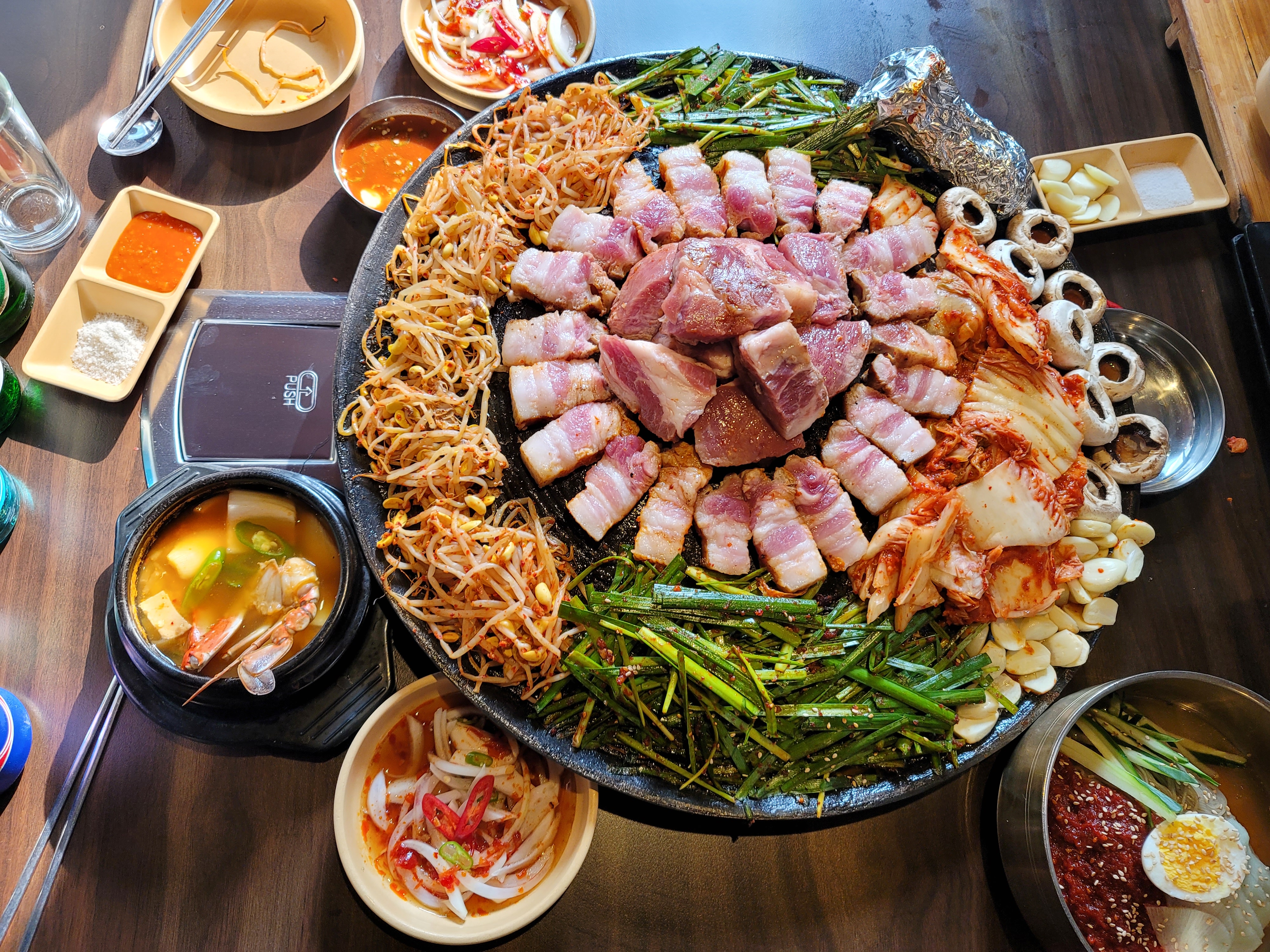 동두천솥뚜껑삼겹살 강남역점