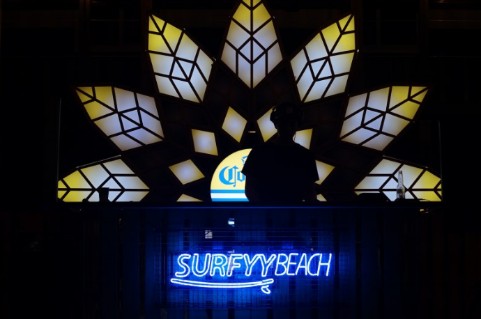 Surfy Beach Sunset Bar