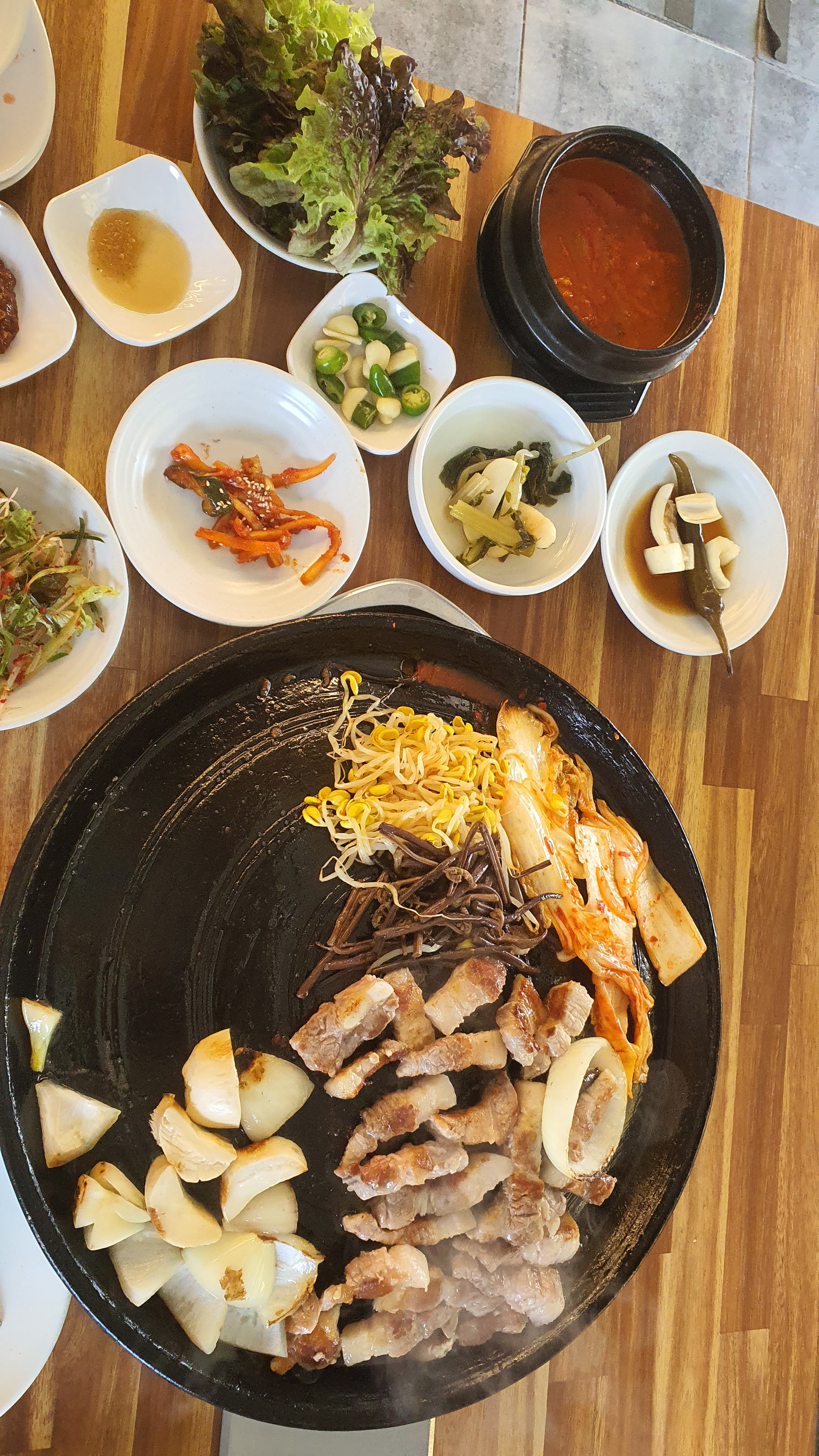 꽃돼지솥뚜껑삼겹살