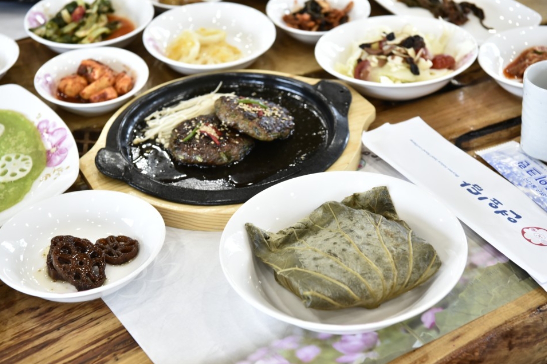 연잎담 내부 또는 관련 모습