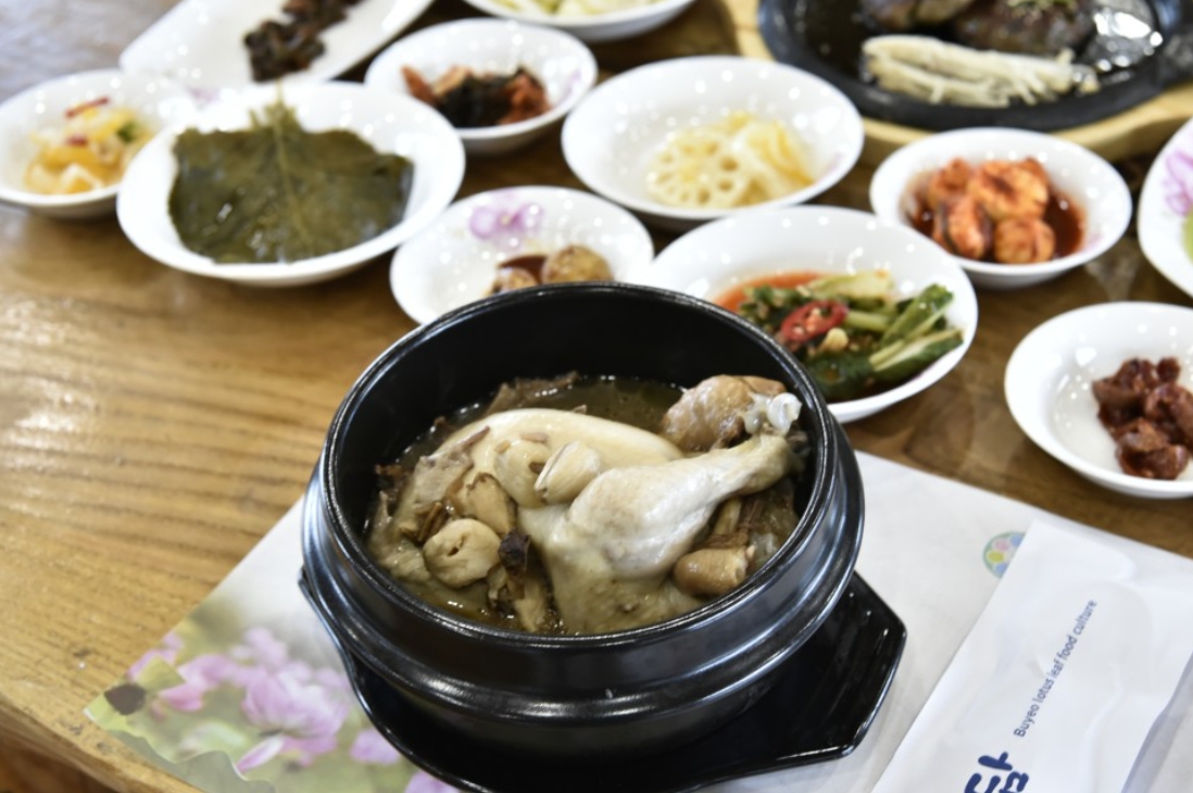 연잎담 내부 또는 관련 모습