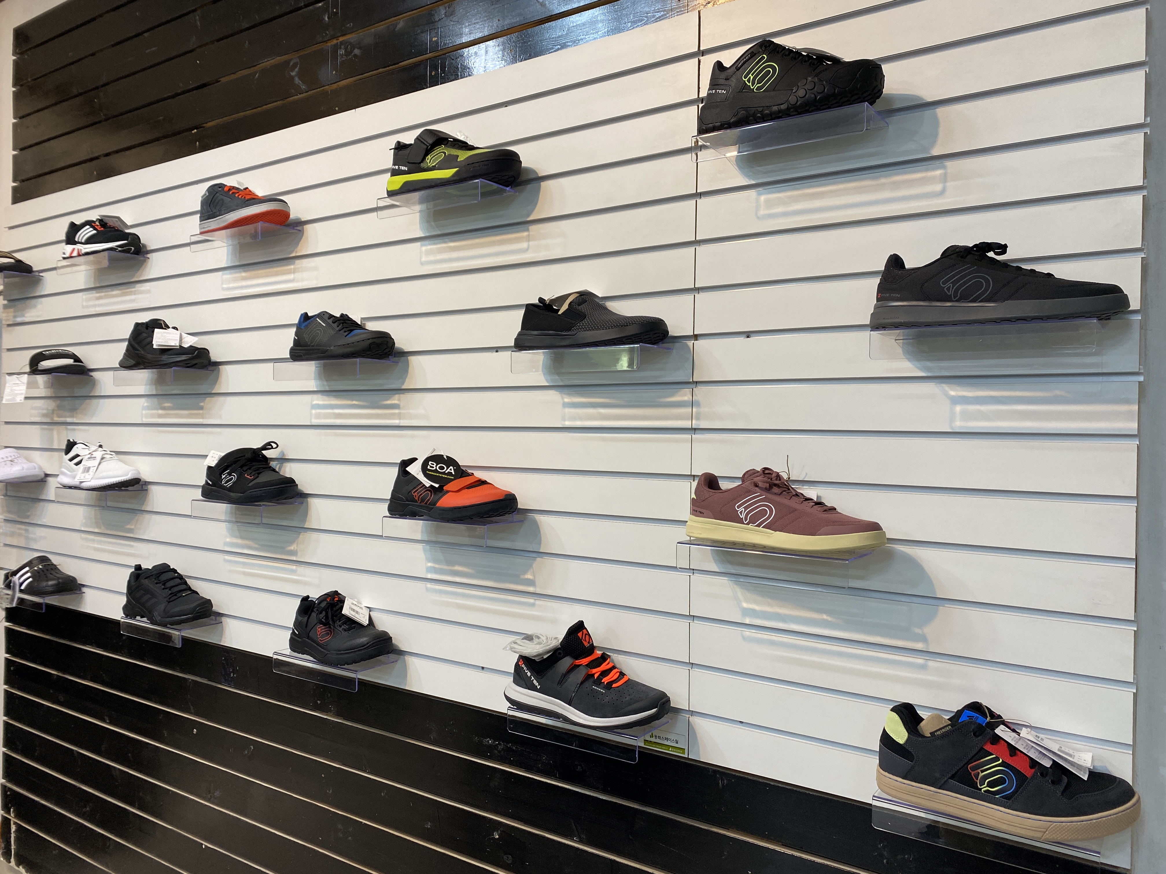 에이엠비 매장 전경