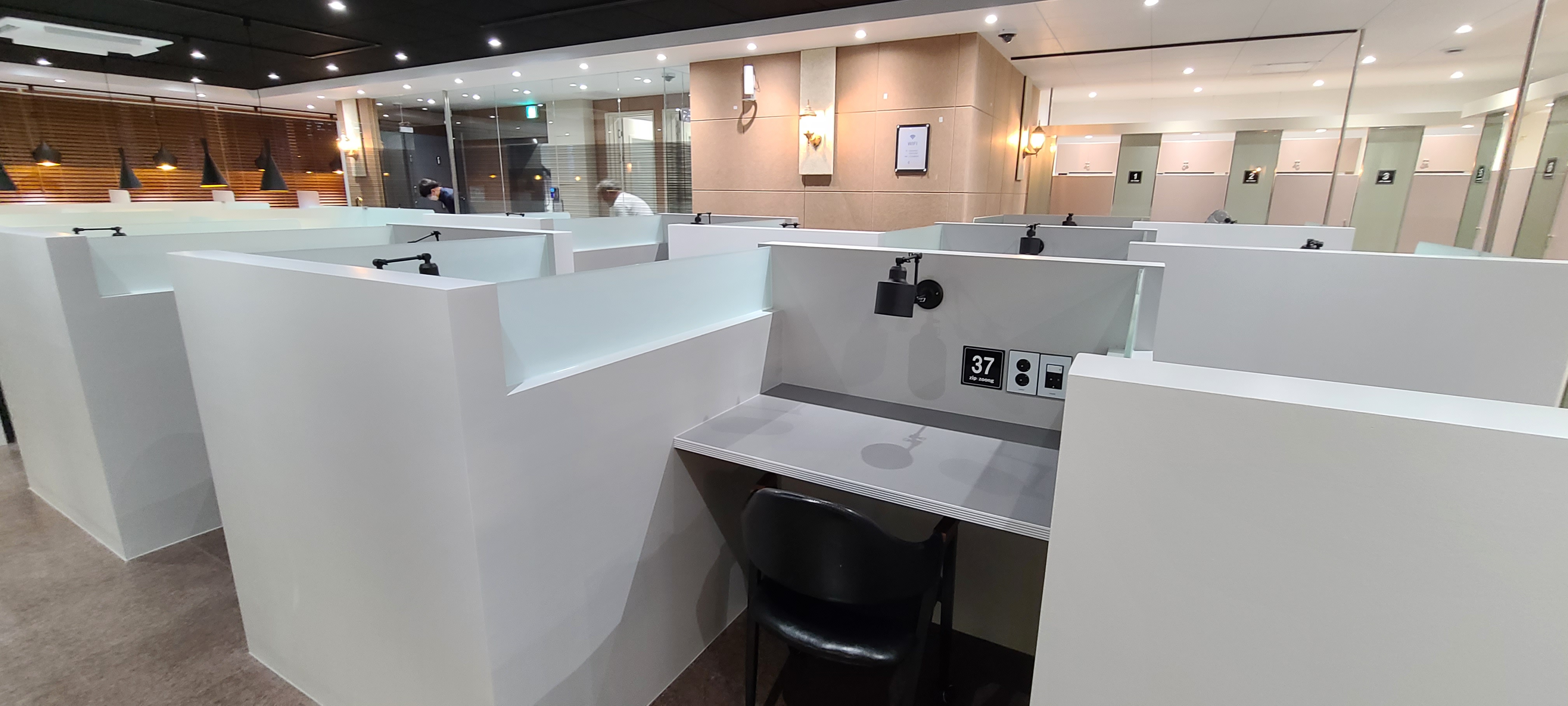 집중스터디카페학익점 내부 또는 관련 모습