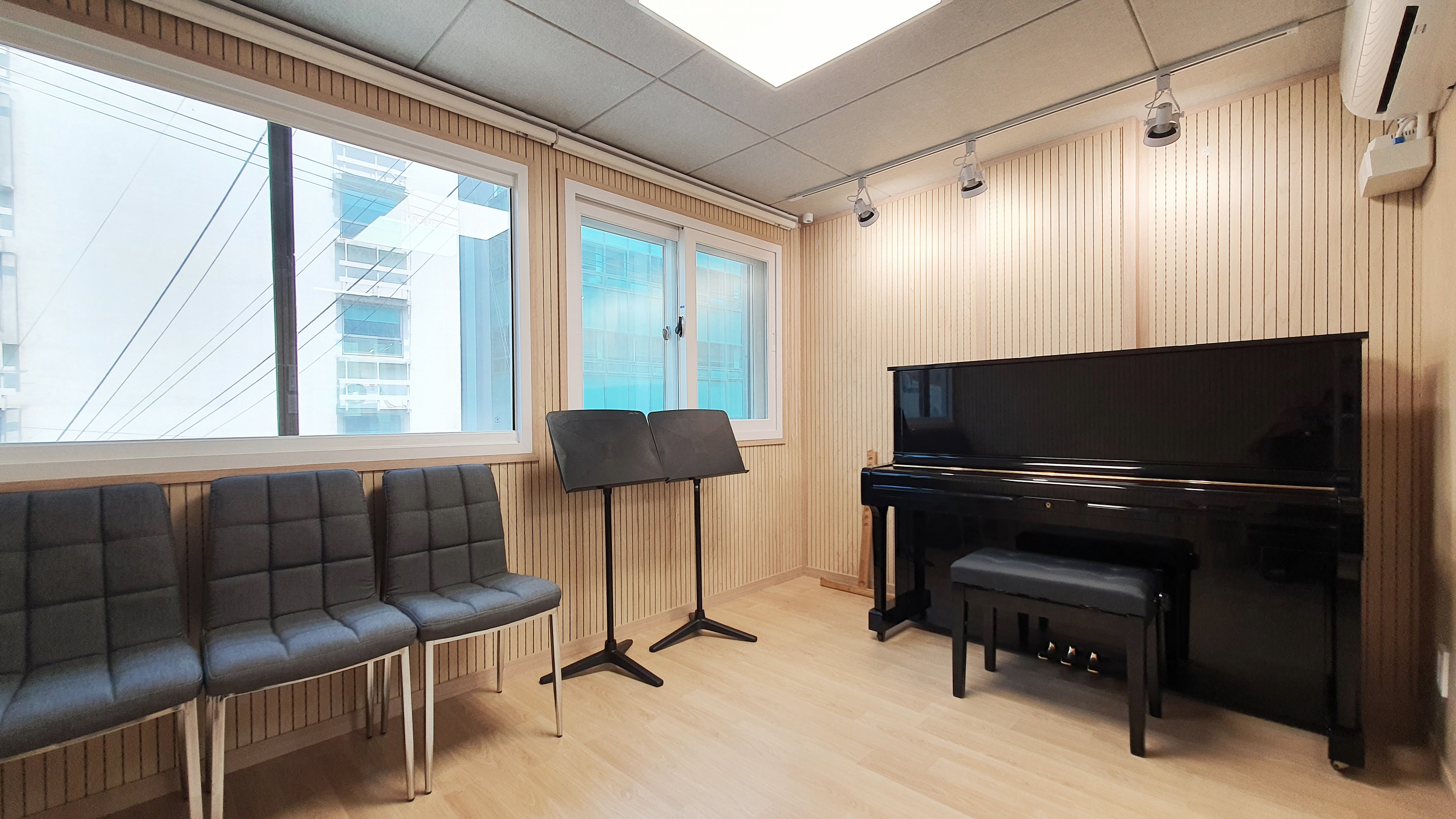 1번째 스튜디오 사진