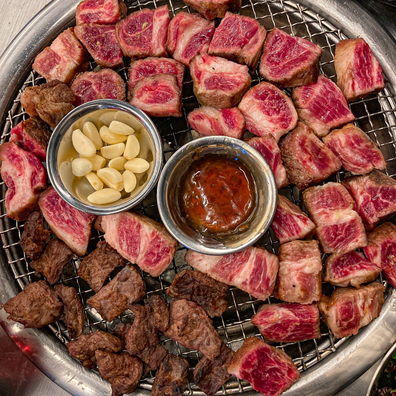 두건쓴형제 율하점