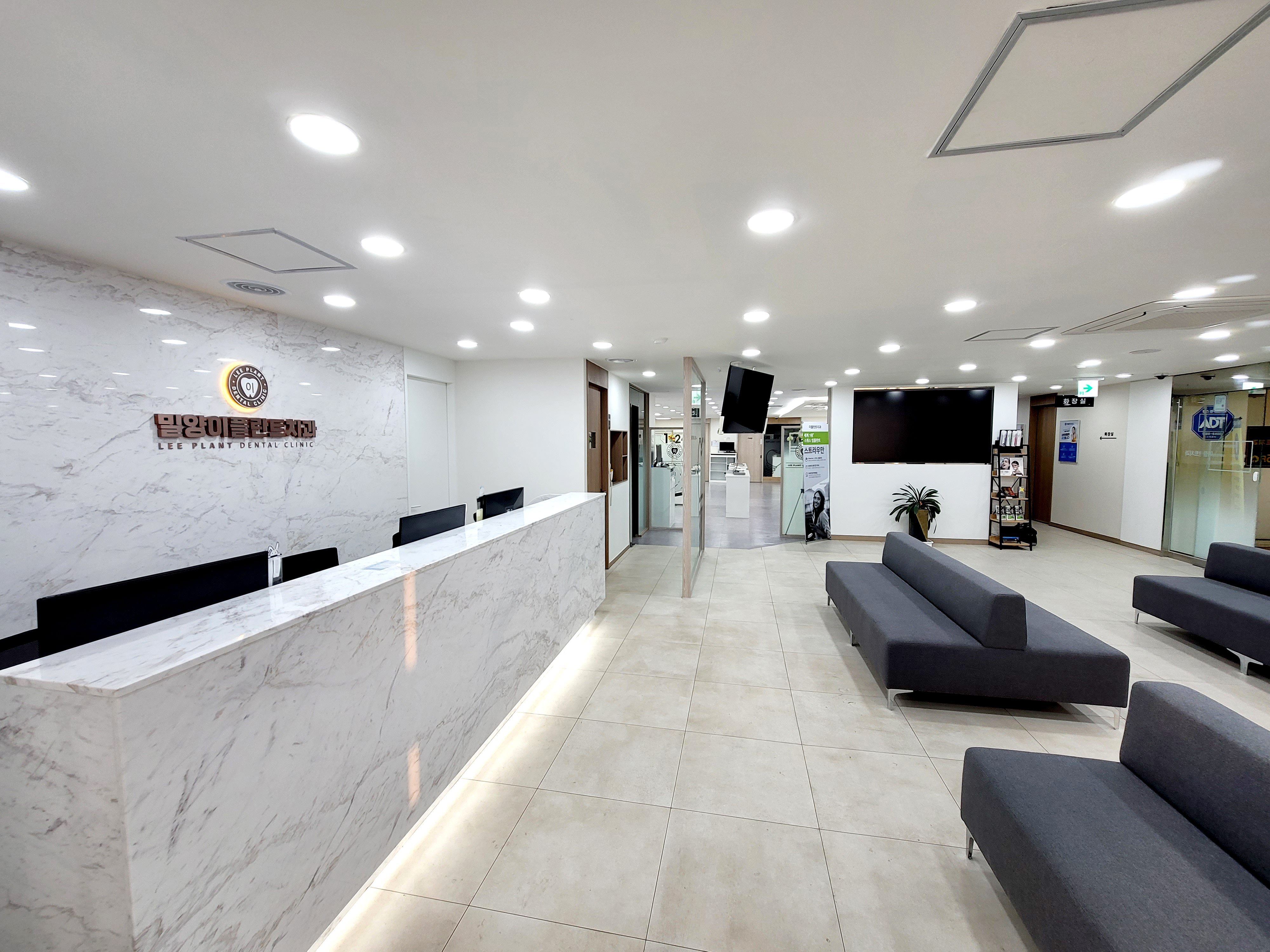 밀양이플란트치과의원 대표 이미지