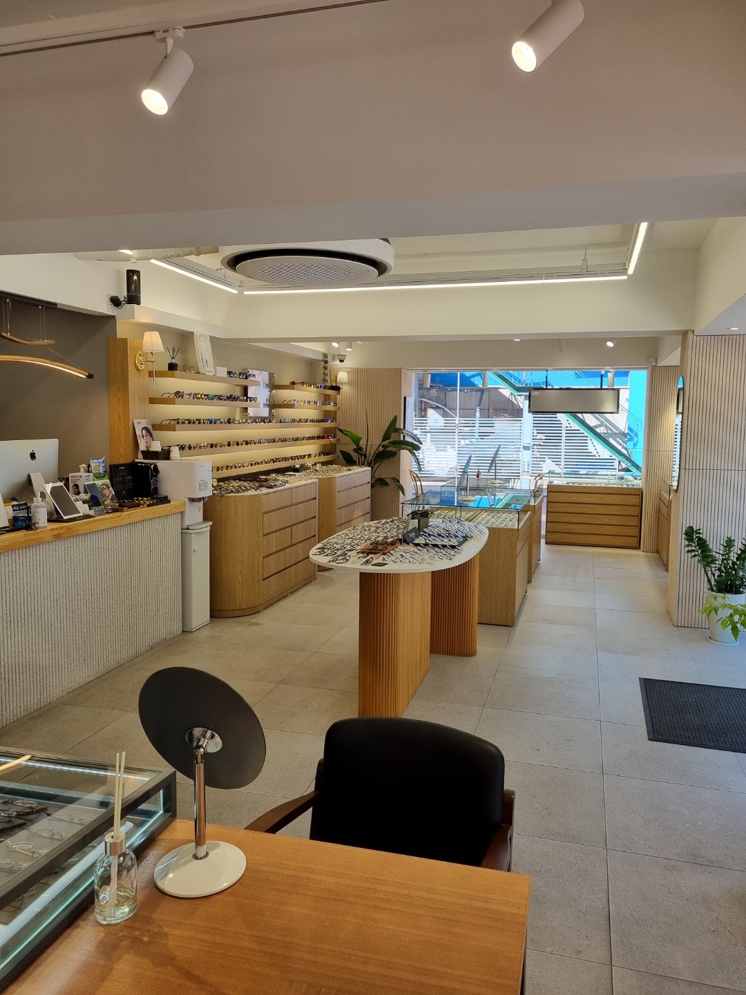 안중지인 안경원 대표 이미지