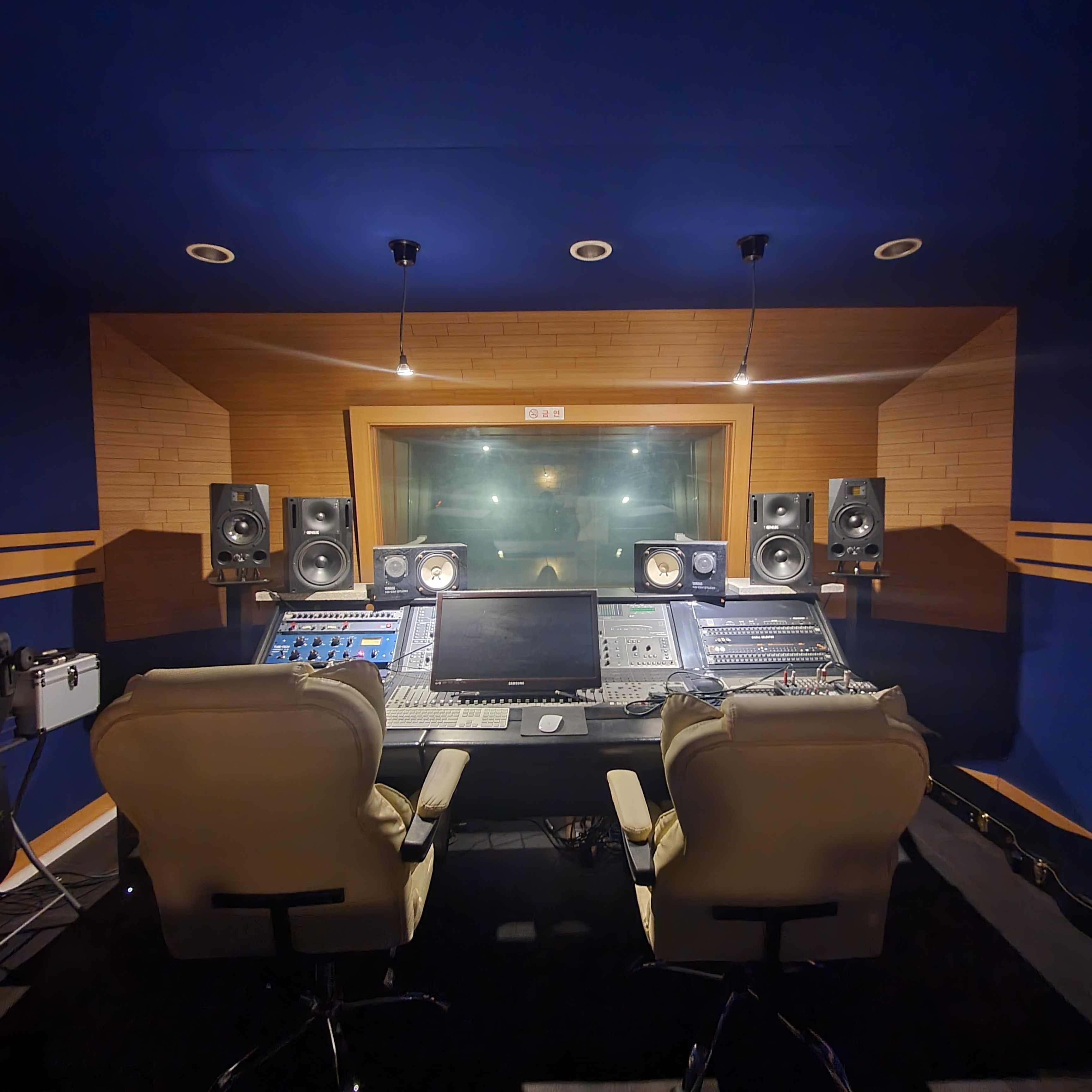 1번째 스튜디오 사진