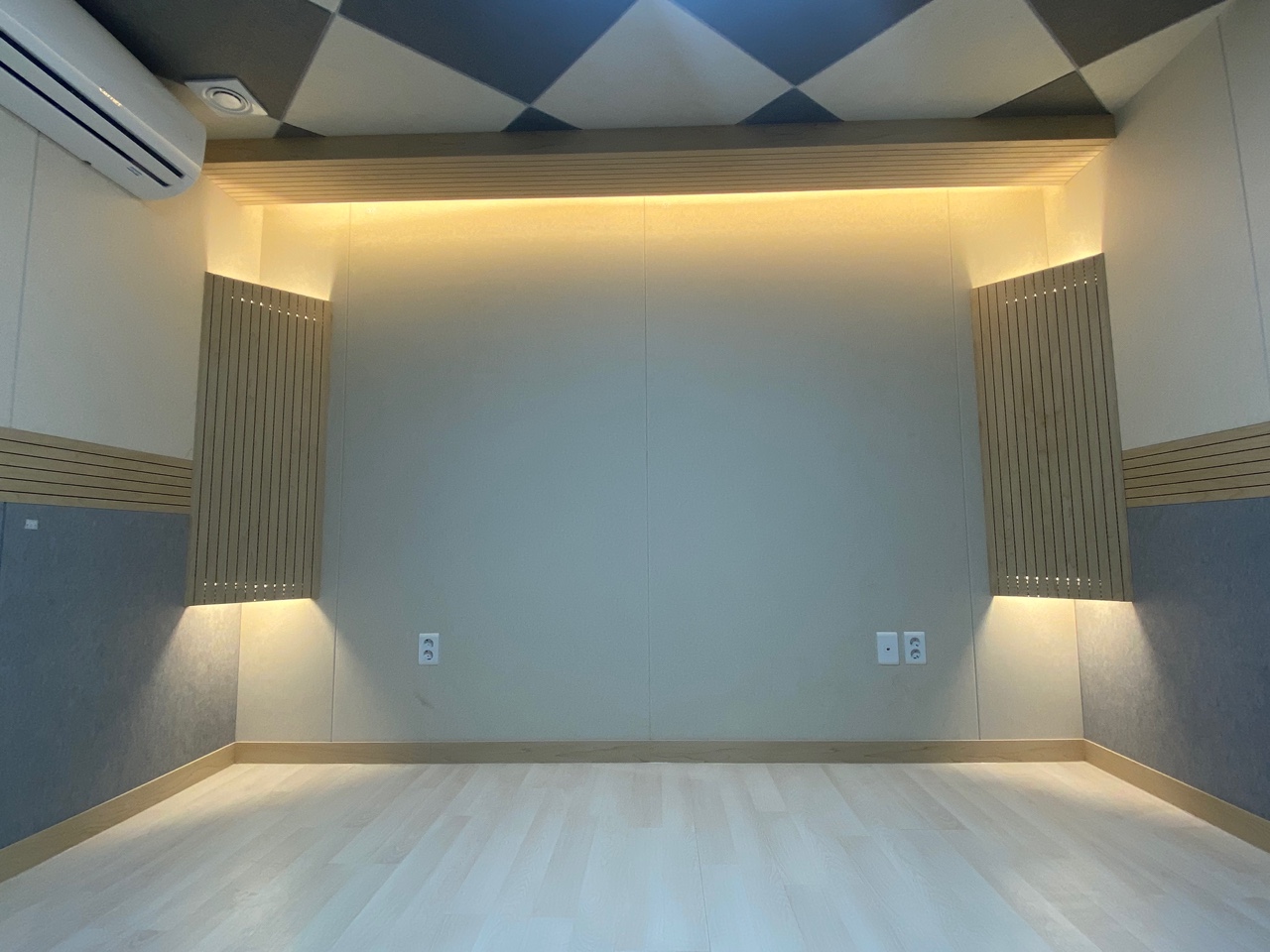 4번째 스튜디오 사진