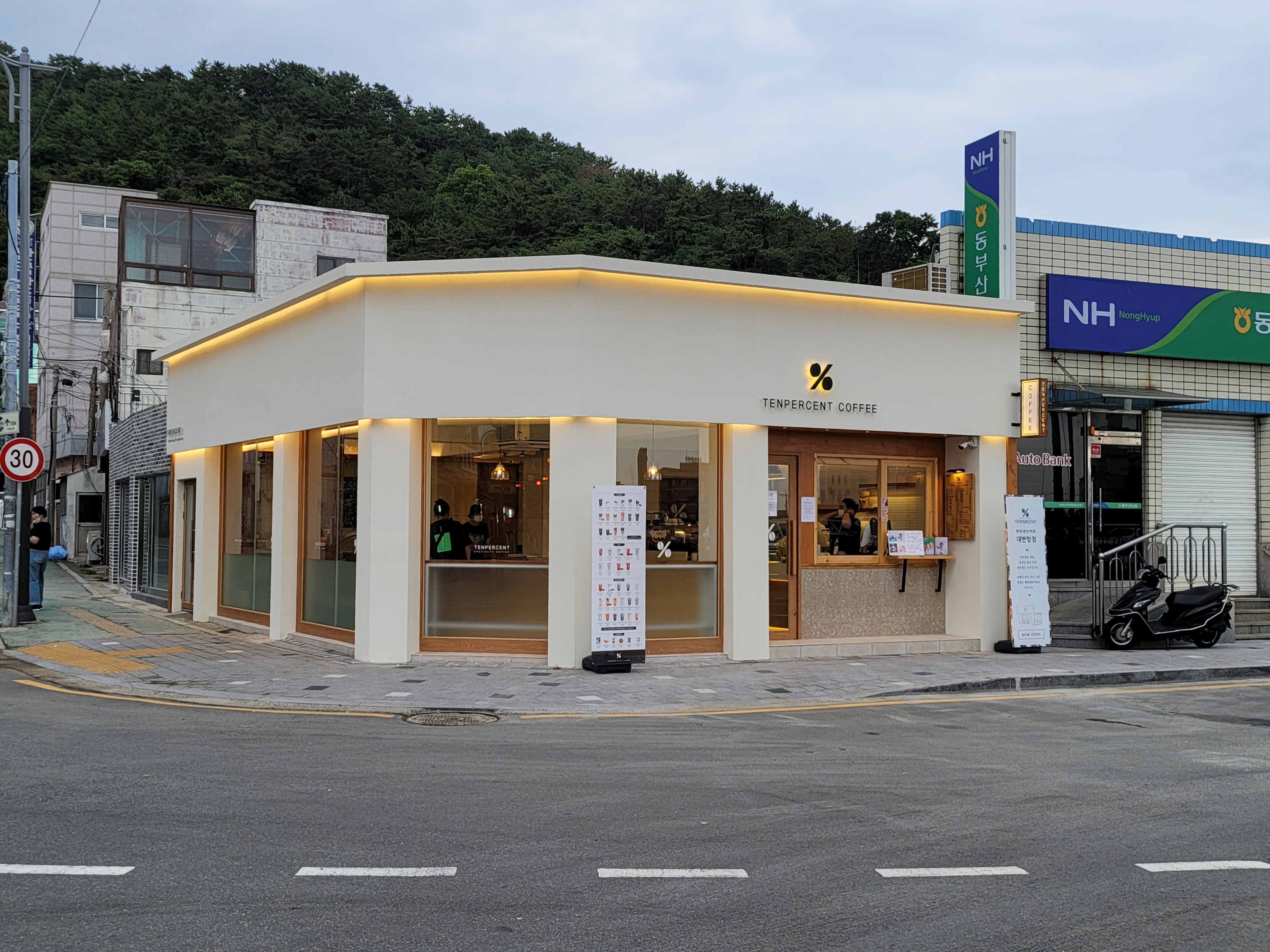 텐퍼센트커피 대변항점