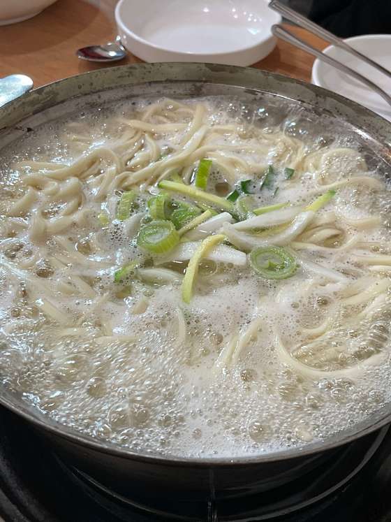 느티나무 바지락 칼국수