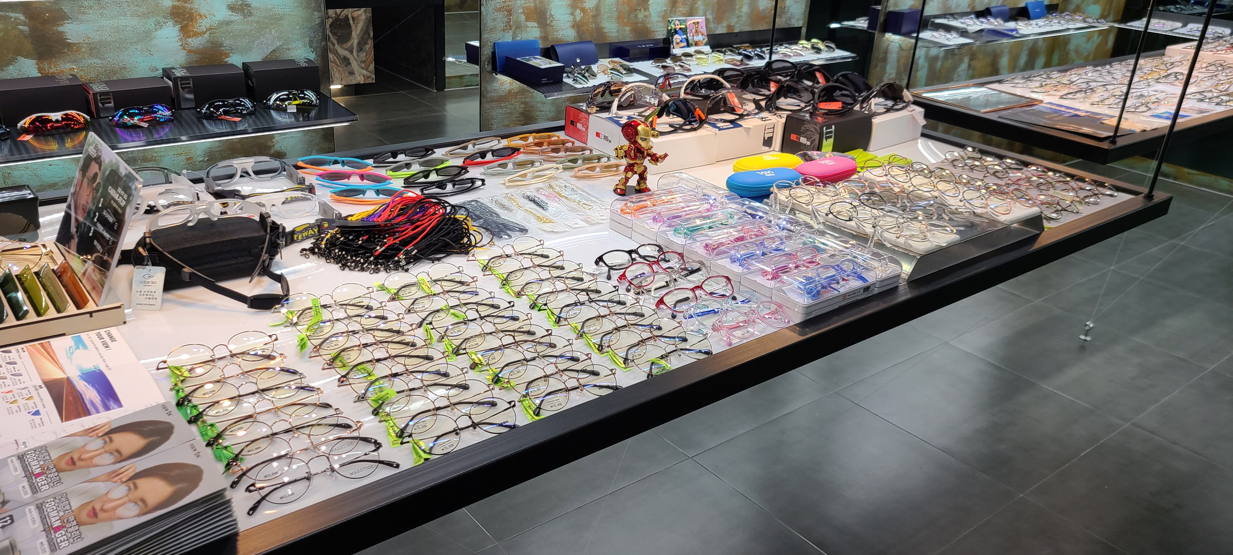 안경의신 대표 이미지