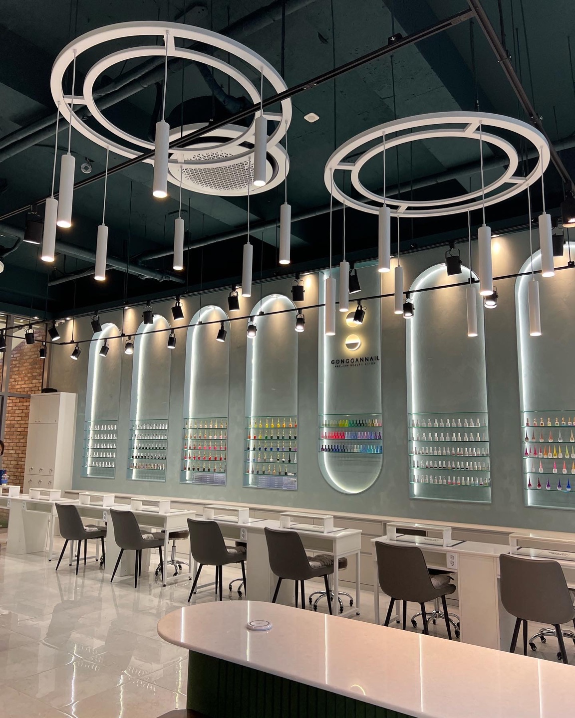 공간네일 강남점 내부 또는 관련 모습