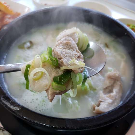 문경약돌돼지 참나무장작구이 2