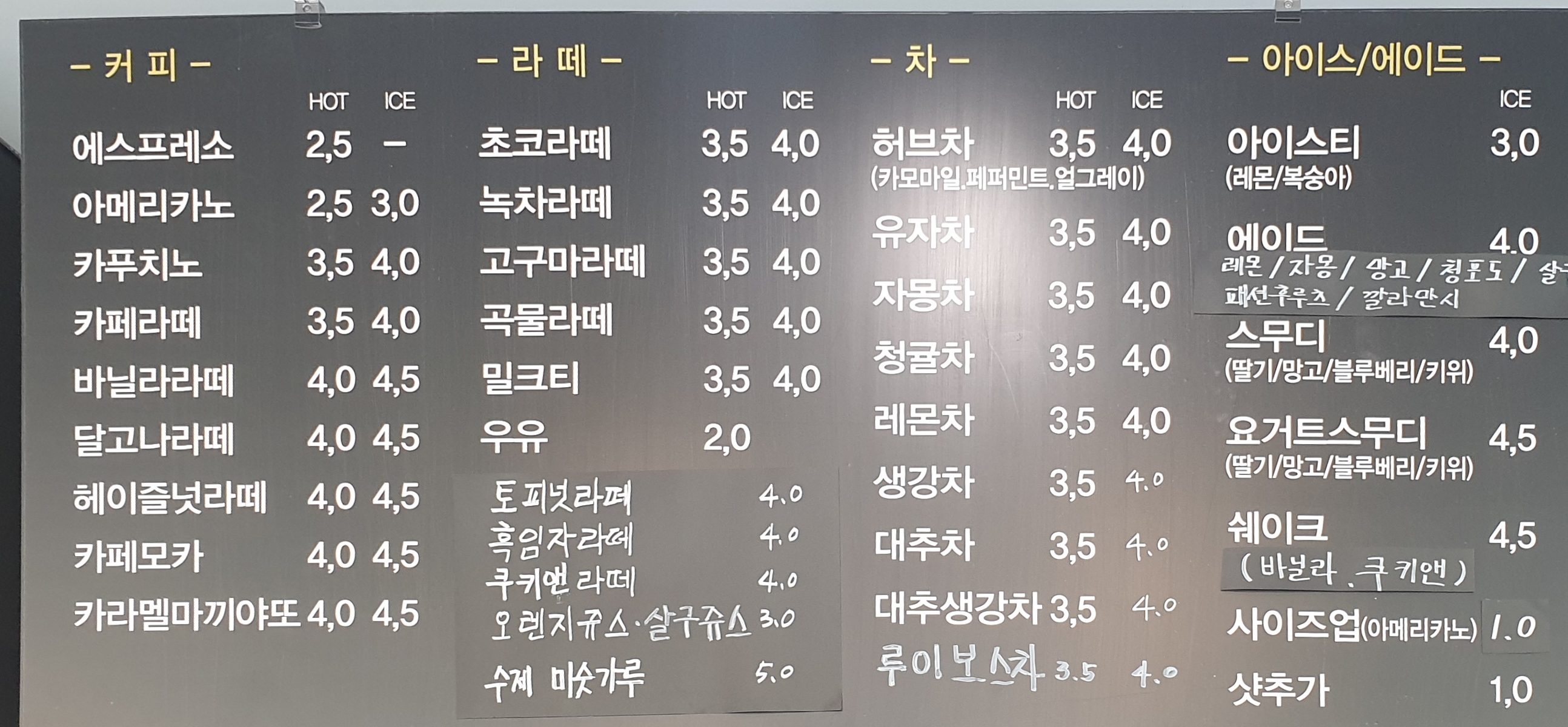 북카페쉼표