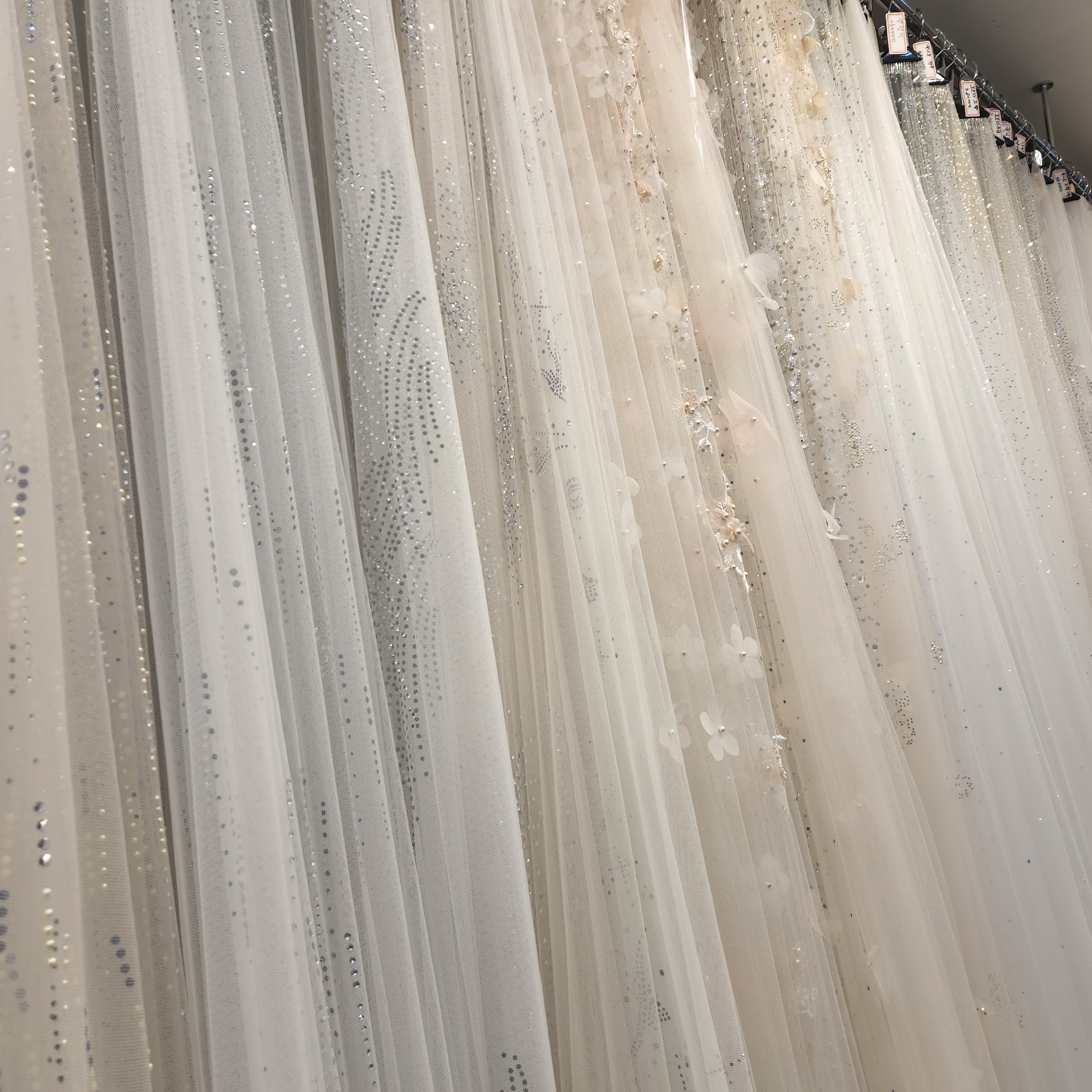 수야 대표 이미지 - 진주 코사지와 티아라