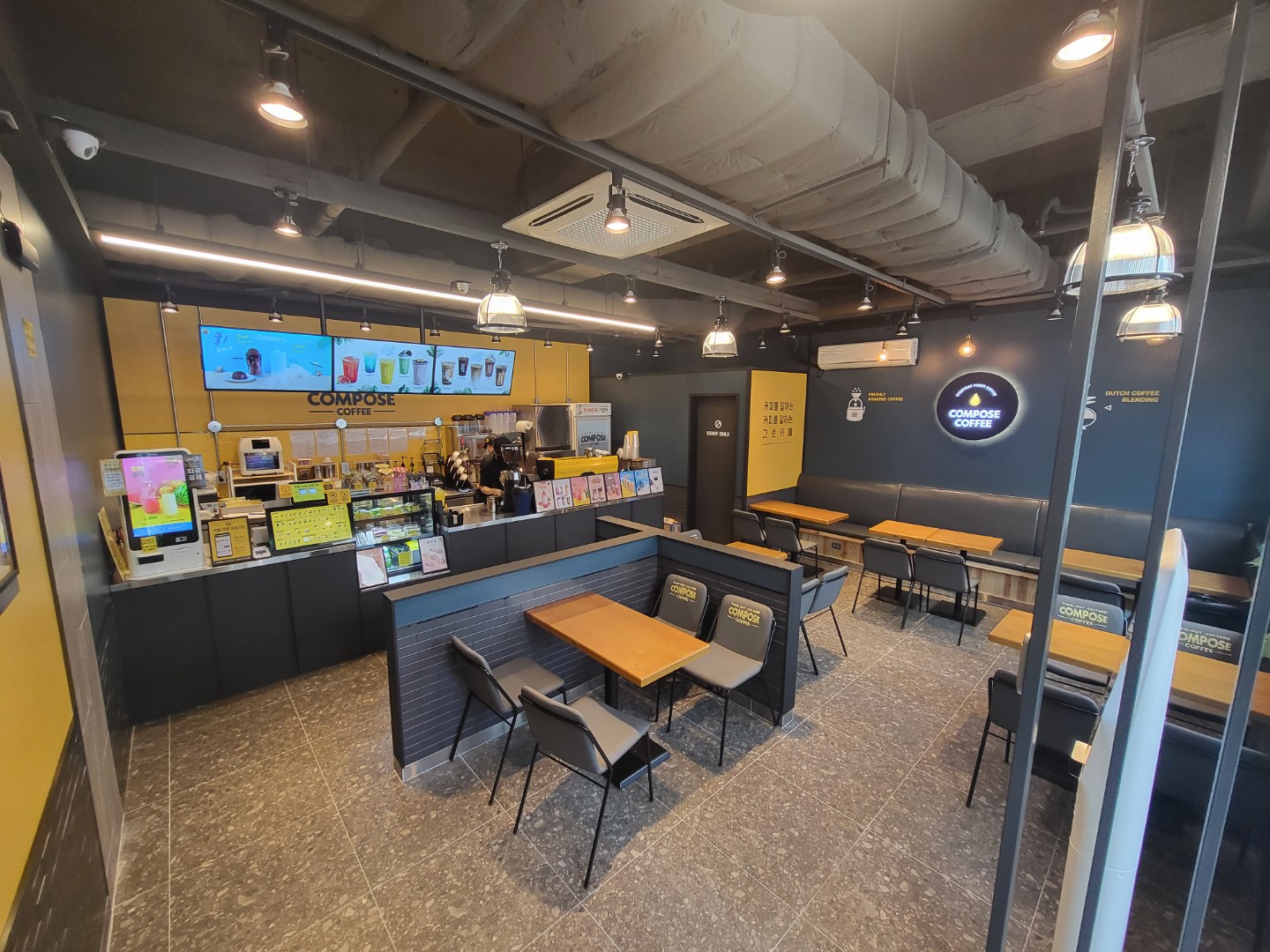 컴포즈커피 논현스마일점