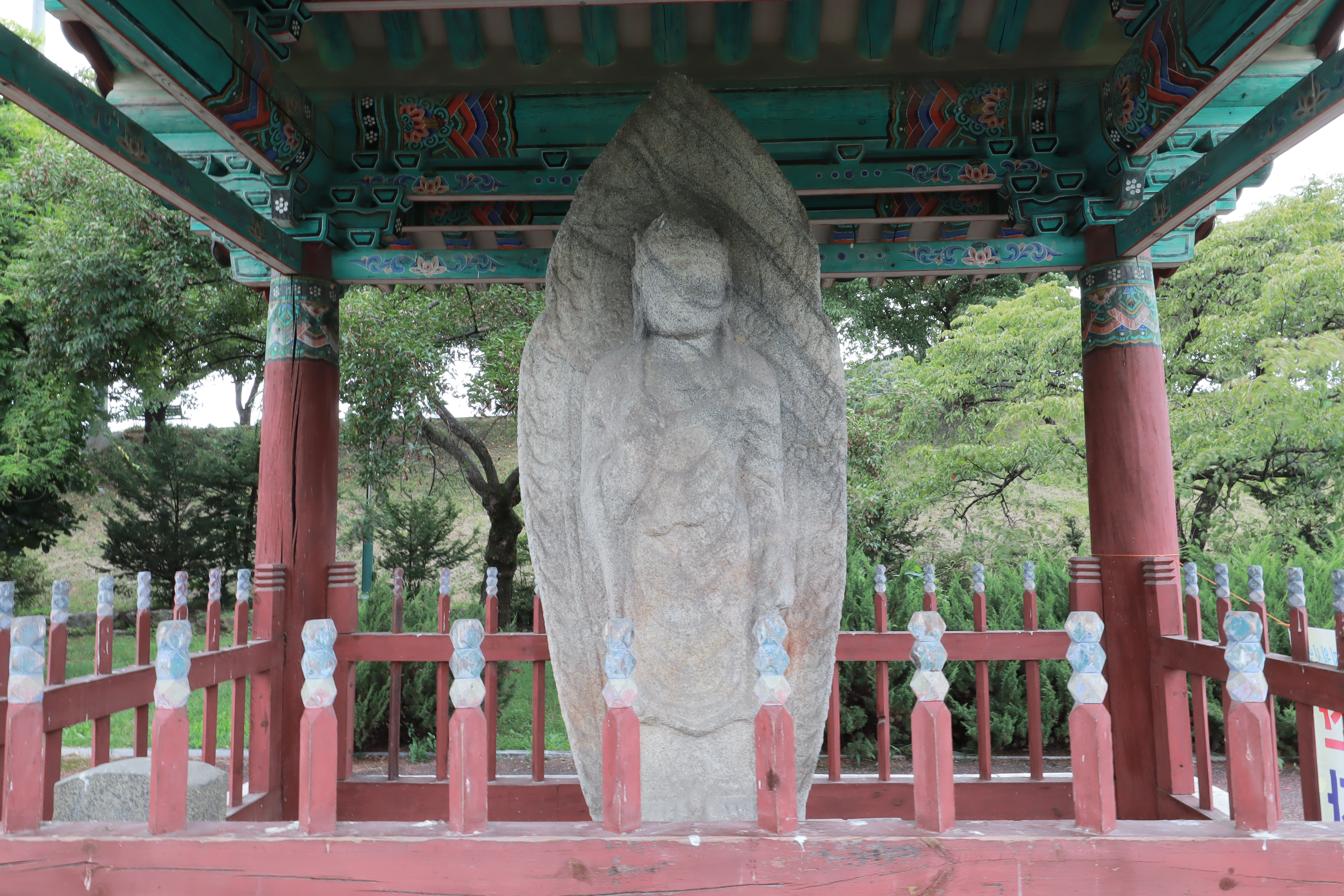 영주영주동석조여래입상