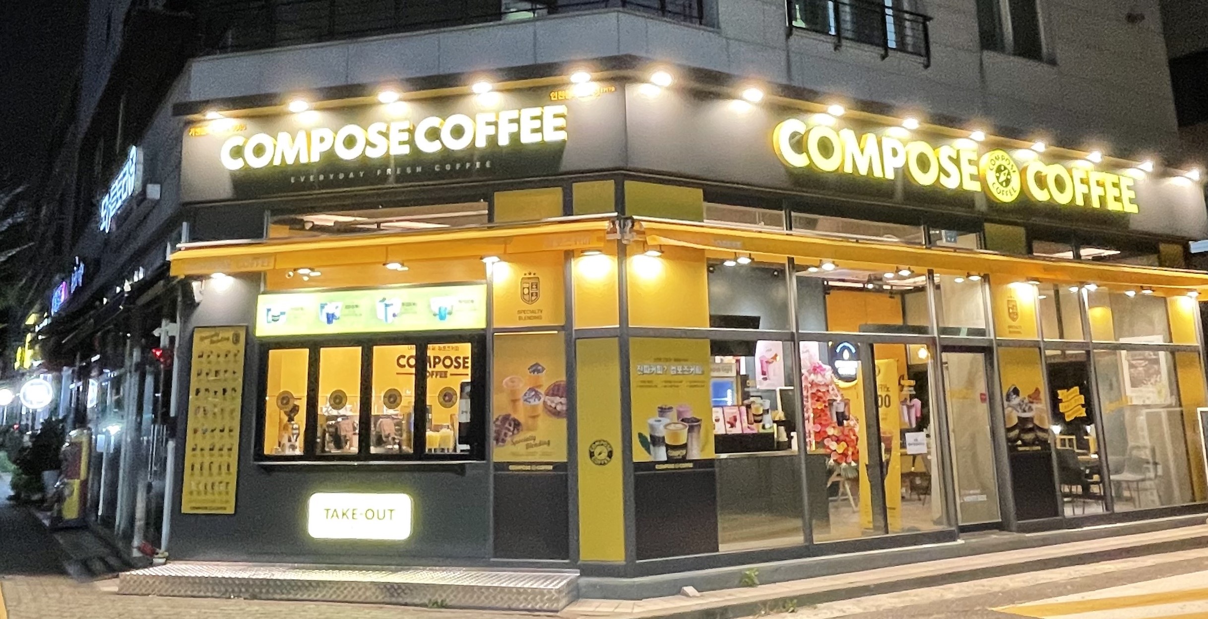 컴포즈커피 인천청라초교점