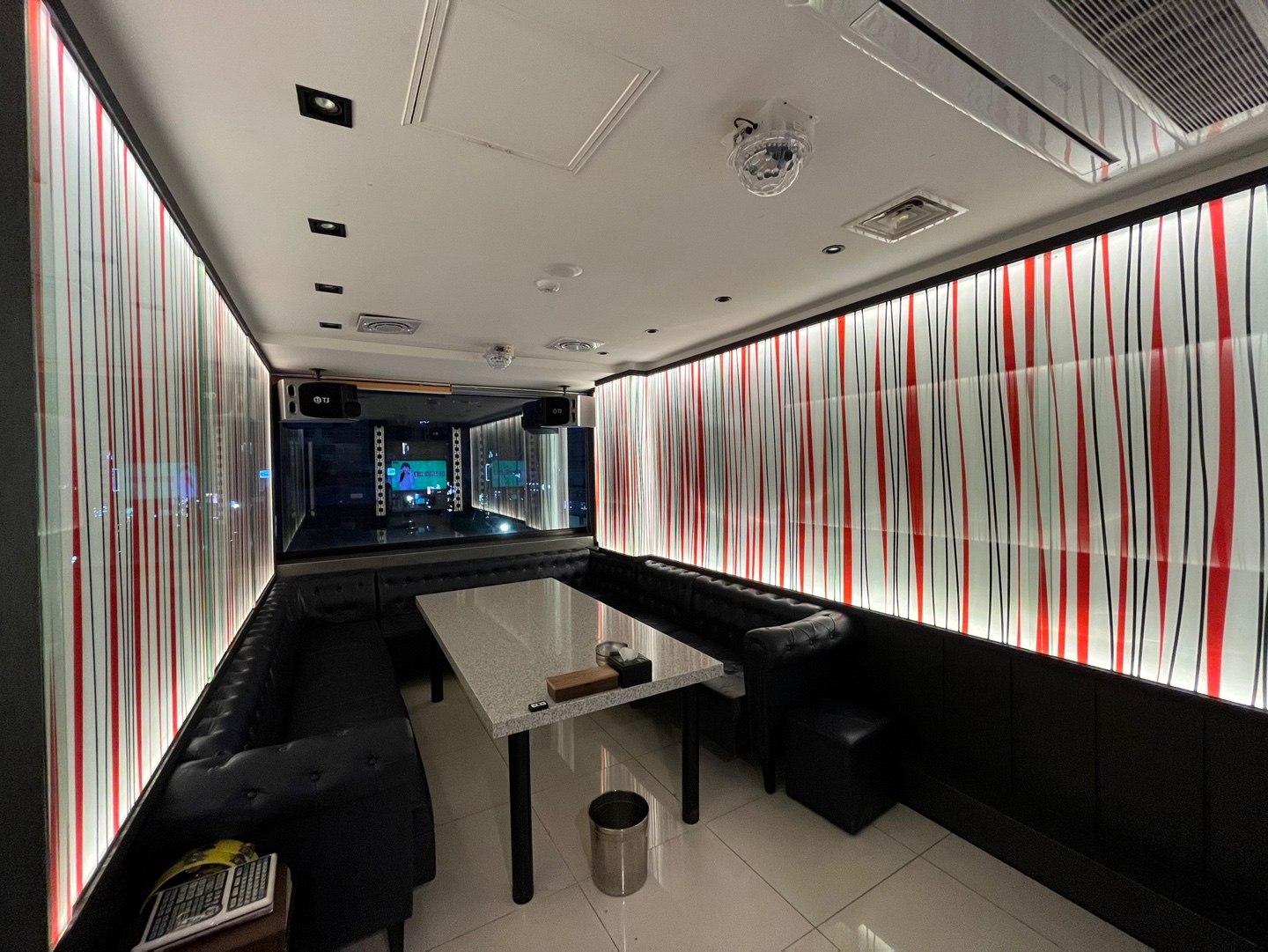 판도라노래타운 내부 또는 관련 모습