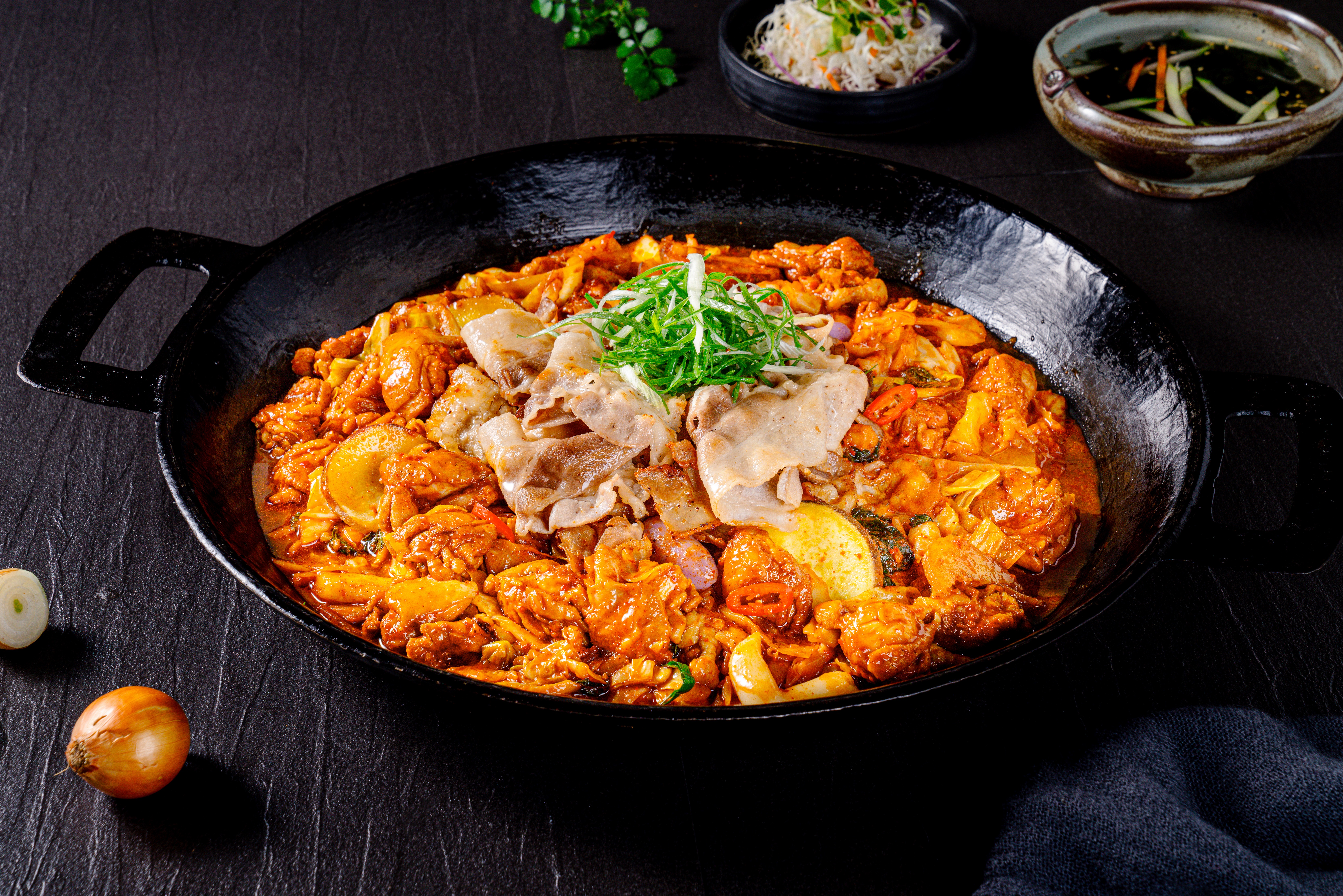 28년 단골이 꼭 먹는 삼겹 닭갈비