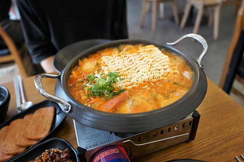 네이버 플레이스 밥장인 돼지찌개 상무지구점 : 네이버