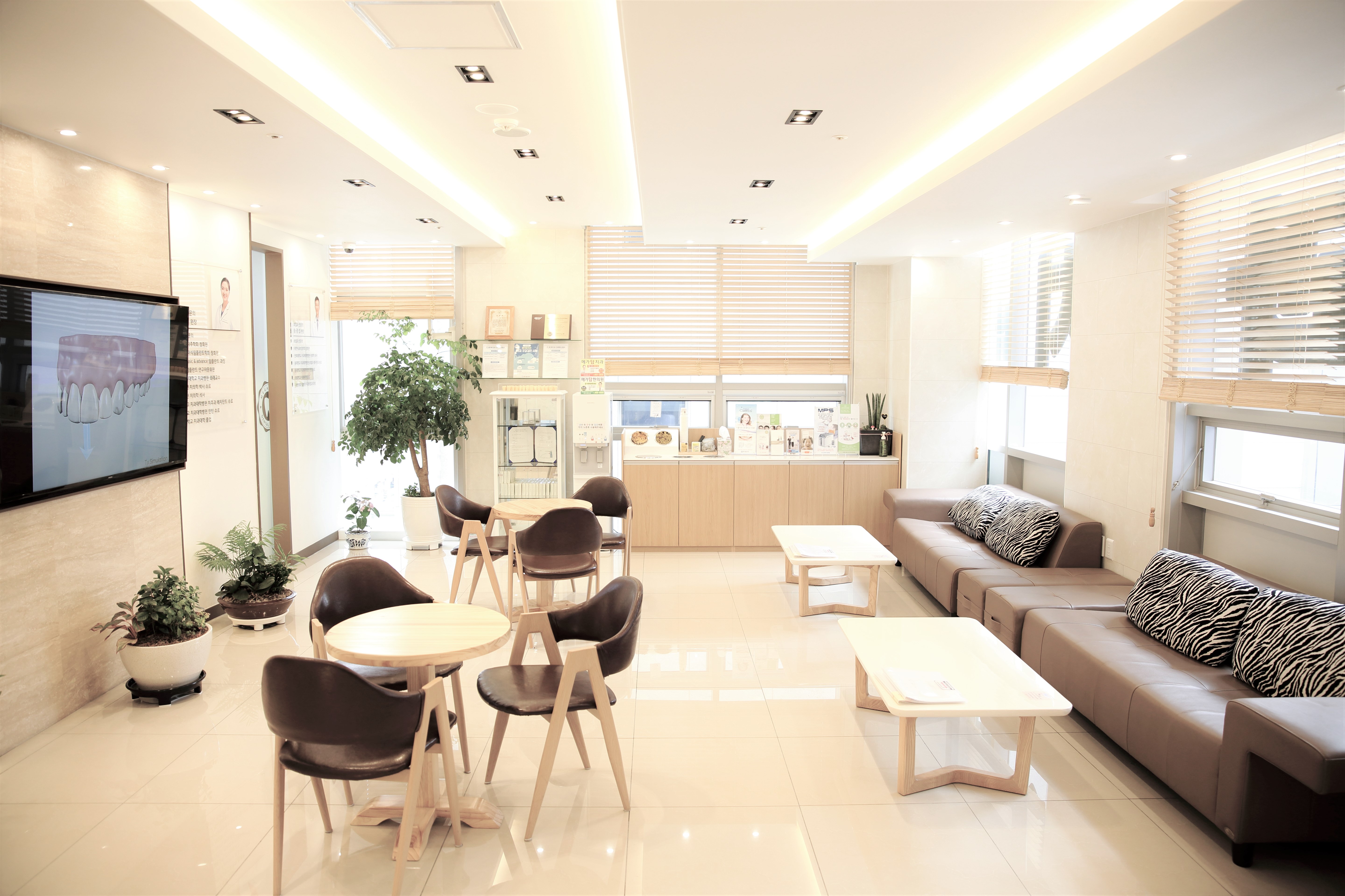메가탑치과의원 안양 대표 이미지