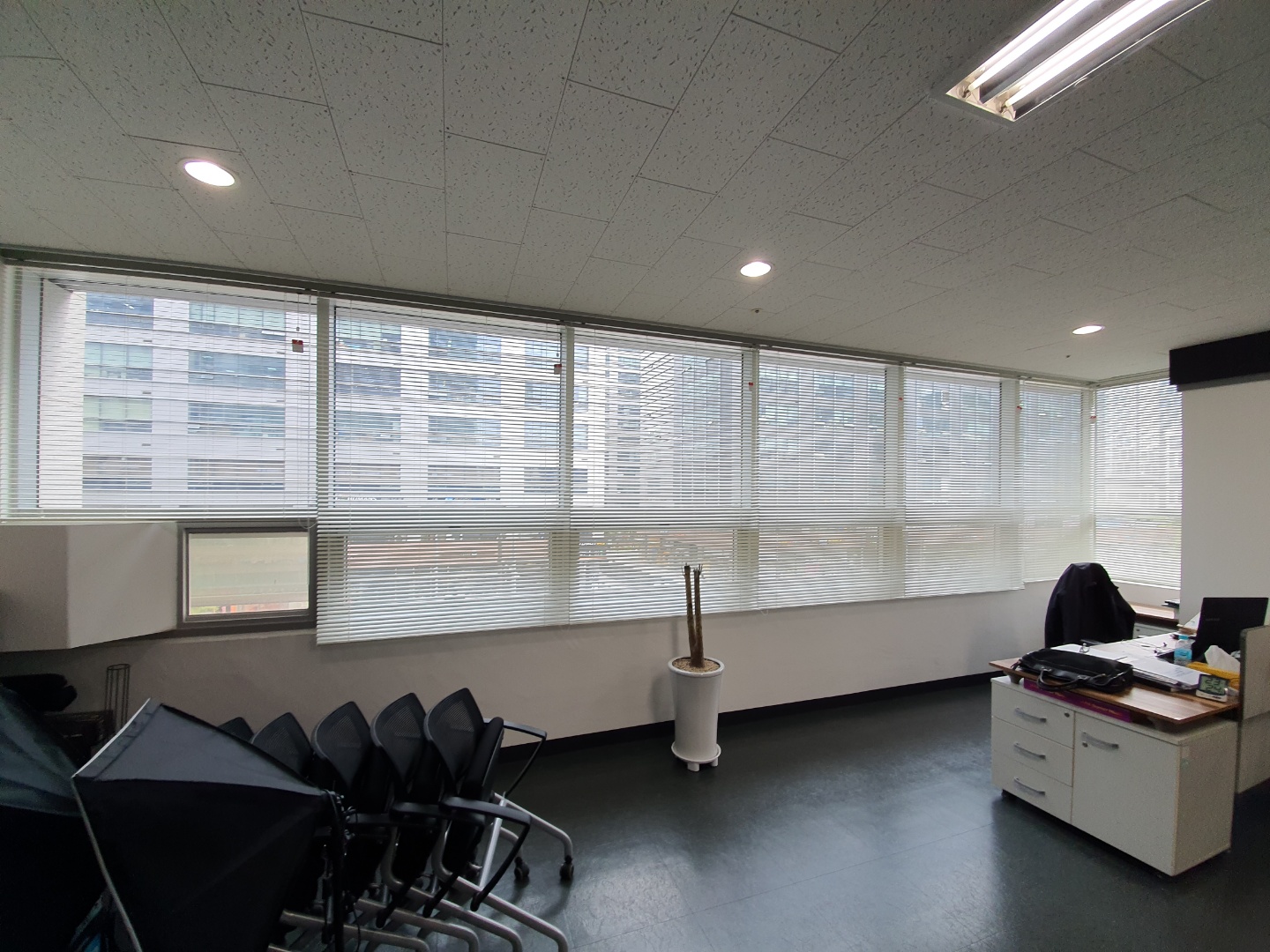 네오 블라인드 대표 이미지